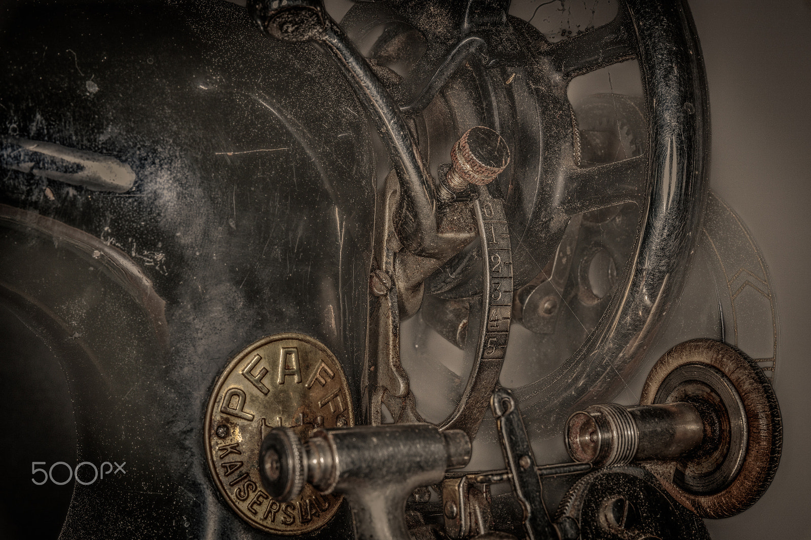 Canon EOS 5DS sample photo. Retro sewing machine photography