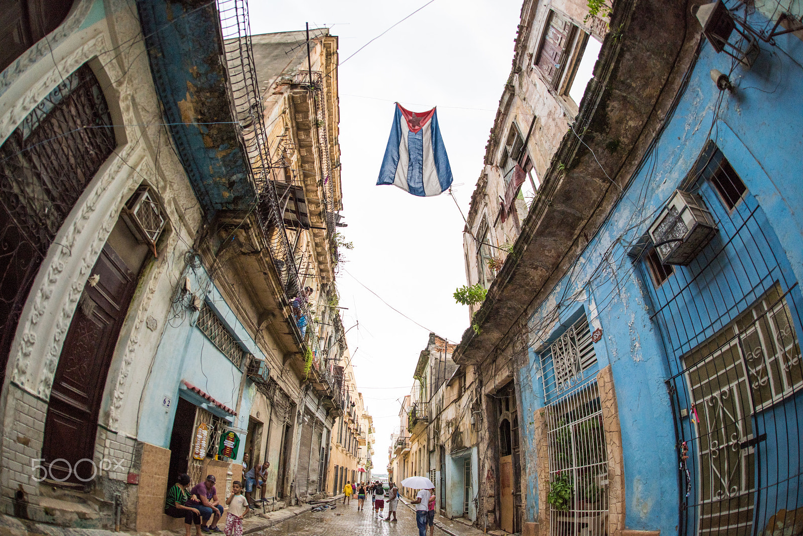 Nikon D810 + Sigma 15mm F2.8 EX DG Diagonal Fisheye sample photo. Street of old havana photography