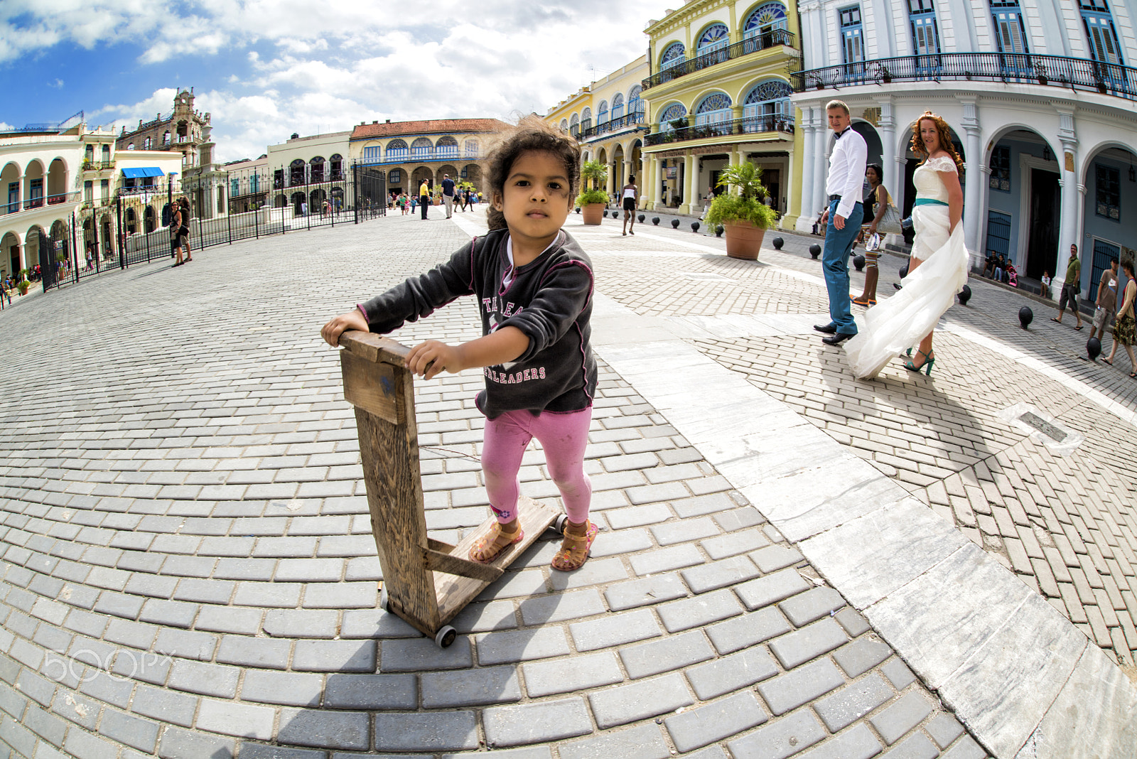 Nikon D810 + Sigma 15mm F2.8 EX DG Diagonal Fisheye sample photo. Little girl in havana photography