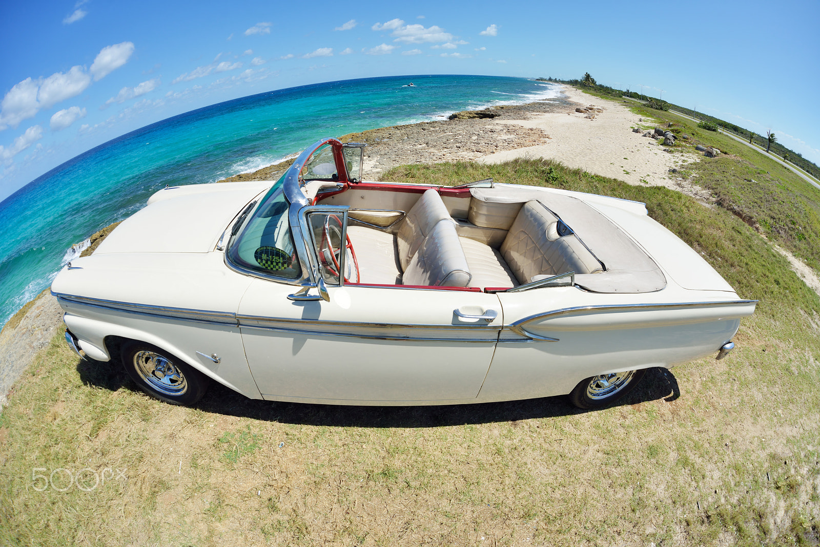 Nikon D800 + Sigma 15mm F2.8 EX DG Diagonal Fisheye sample photo. Car on the beach photography