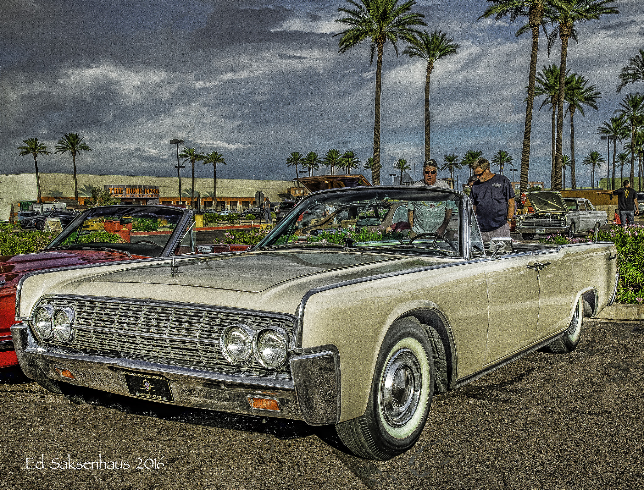 AF Zoom-Nikkor 24-120mm f/3.5-5.6D IF sample photo. Lincoln-continental  three quarter view photography