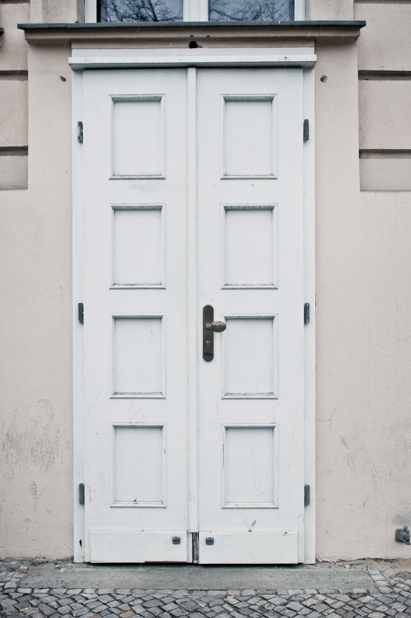 Sony Alpha NEX-5 + Sony E 30mm F3.5 Macro sample photo. White door photography