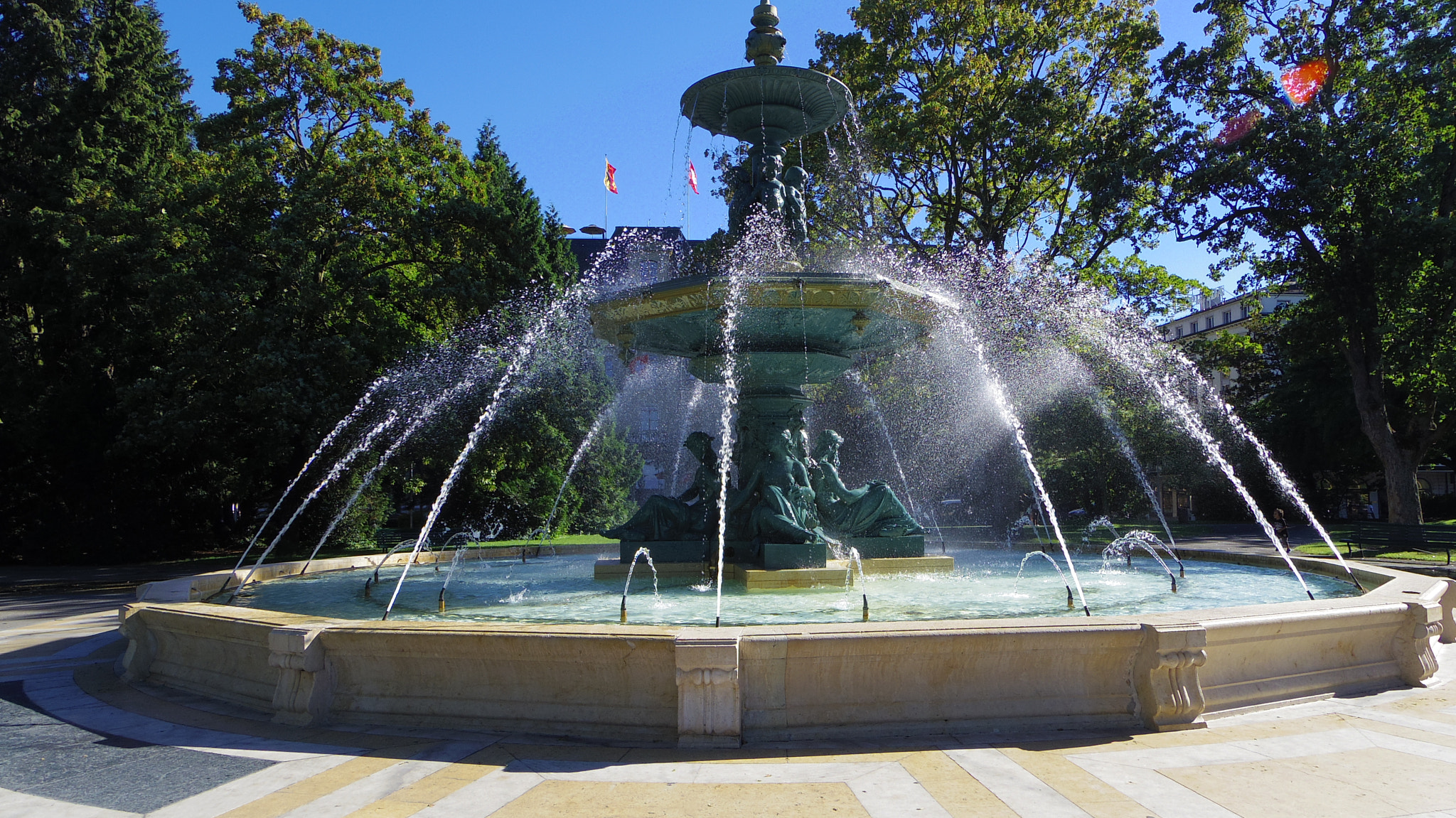 Pentax 02 Standard Zoom sample photo. Geneva fountain photography
