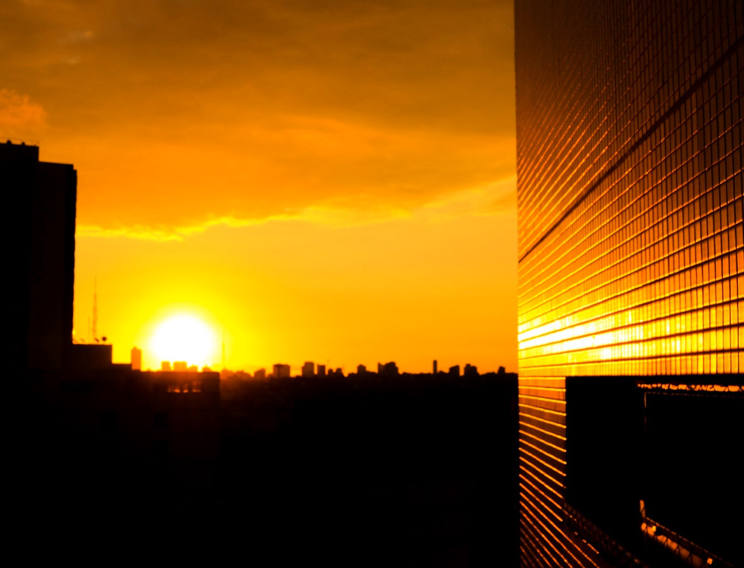Canon EF-S 24mm F2.8 STM sample photo. Sunset at home. photography