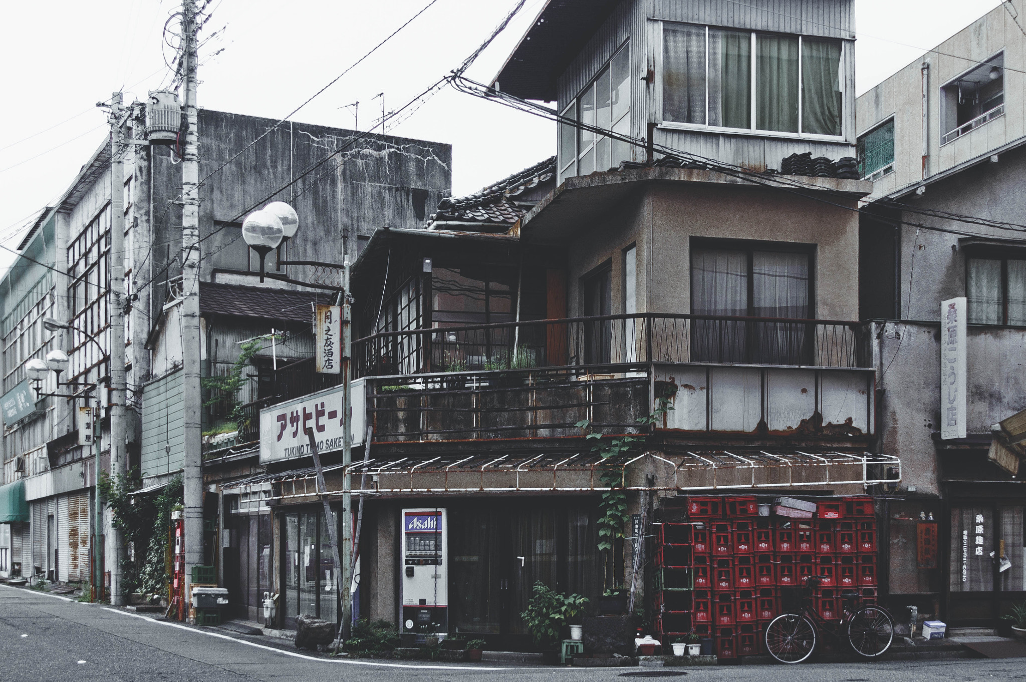 Canon EOS 700D (EOS Rebel T5i / EOS Kiss X7i) sample photo. Thukinotomo liquor shop photography
