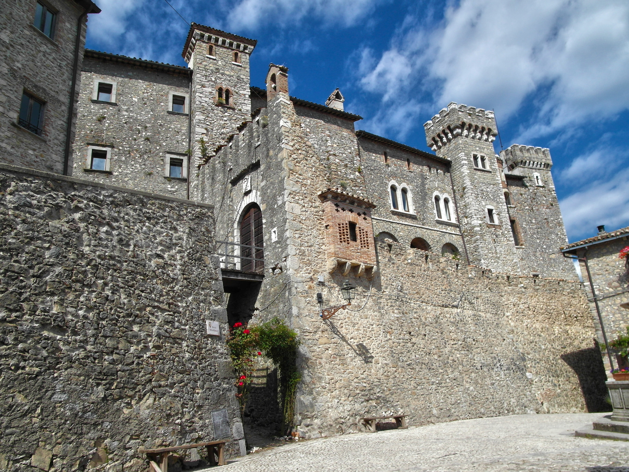 Samsung EX1 sample photo. Castello di collalto sabino photography