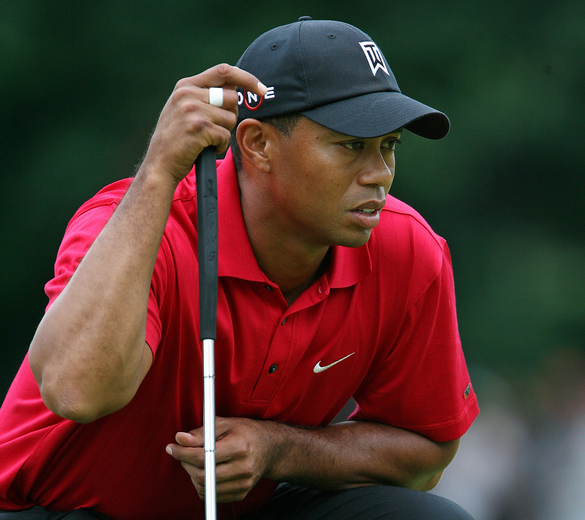 Canon EF 300mm F2.8L IS USM sample photo. Tiger woods reads the green before putting at the  ... photography