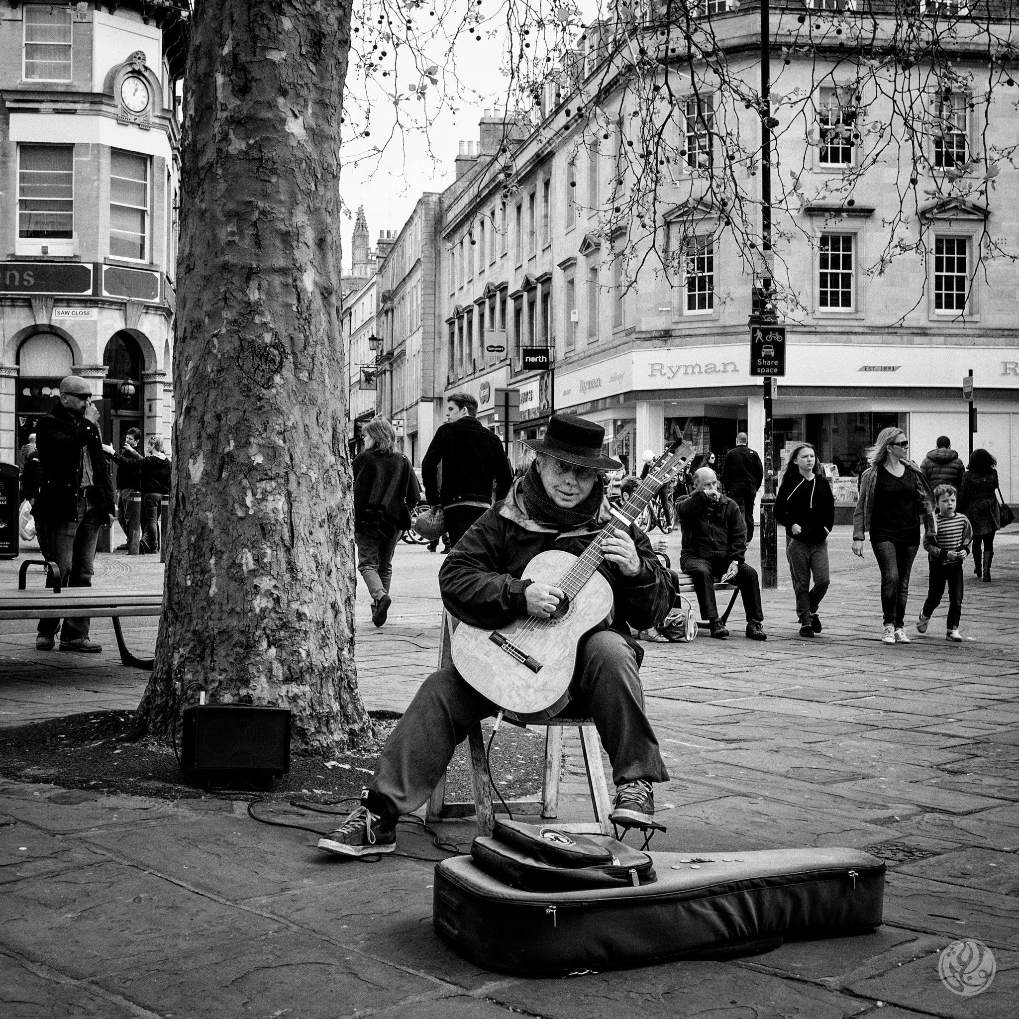 Panasonic Lumix DMC-GM1 + LUMIX G 20/F1.7 II sample photo. Street musician photography