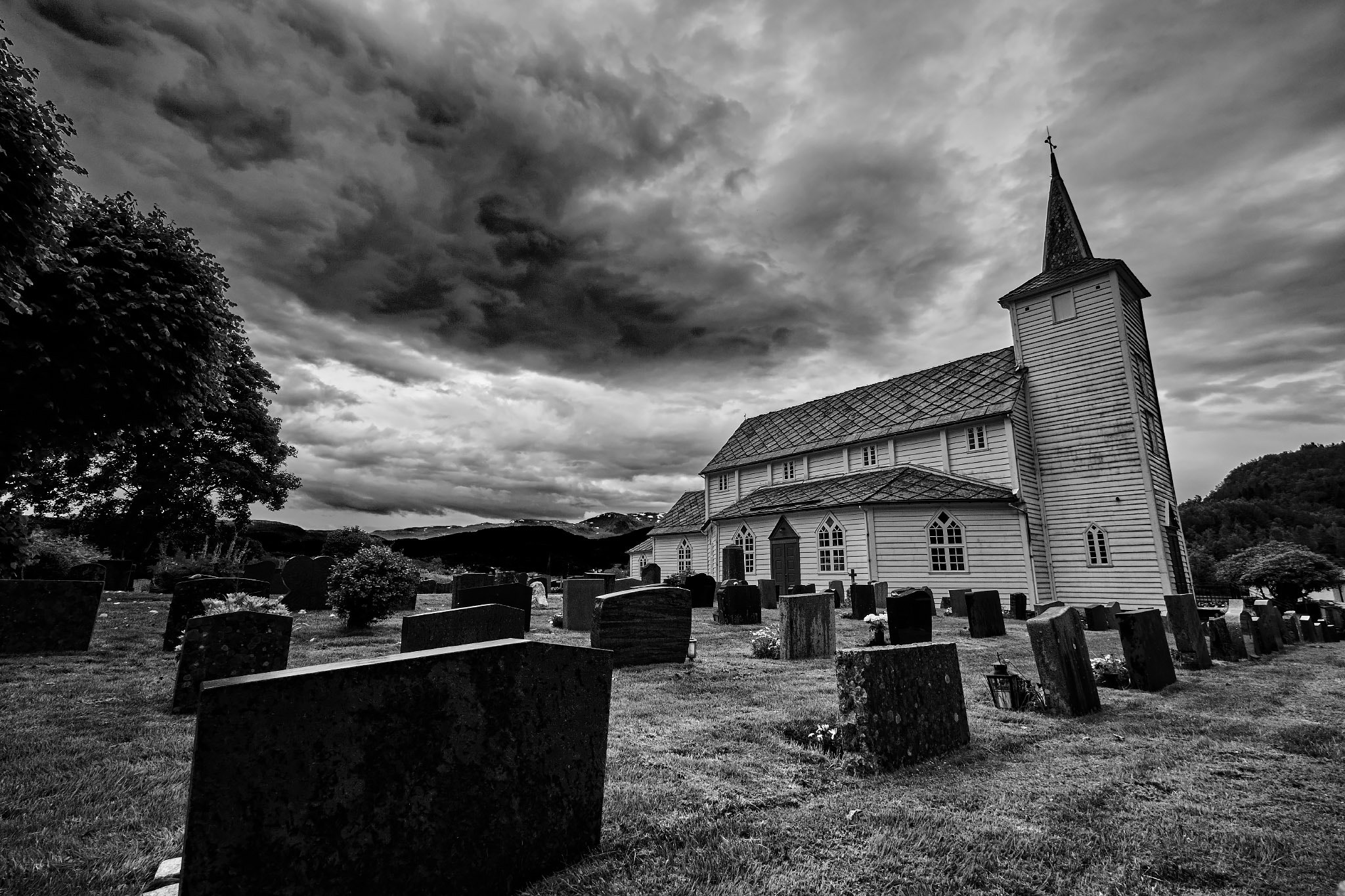Fujifilm XF 10-24mm F4 R OIS sample photo. Churche b&w edition photography