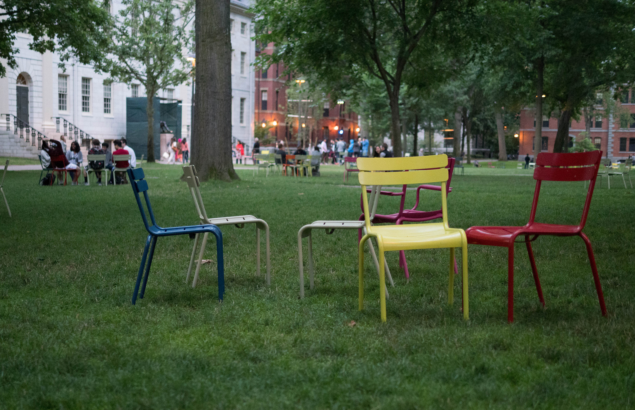 Panasonic Lumix DMC-GX8 + Panasonic Leica DG Summilux 25mm F1.4 II ASPH sample photo. Blue, yellow and red photography