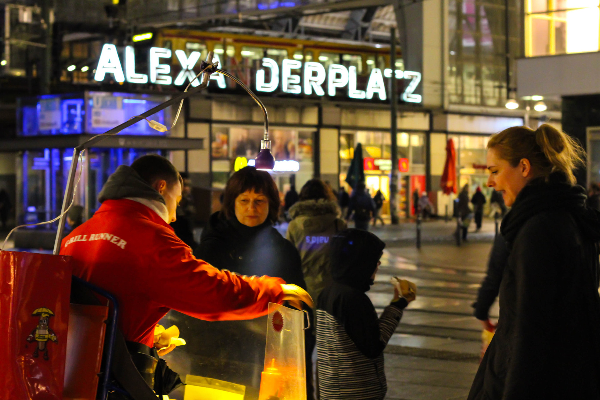 Canon EOS 1200D (EOS Rebel T5 / EOS Kiss X70 / EOS Hi) + Canon EF 50mm F1.8 II sample photo. Berlin alexanderplatz photography