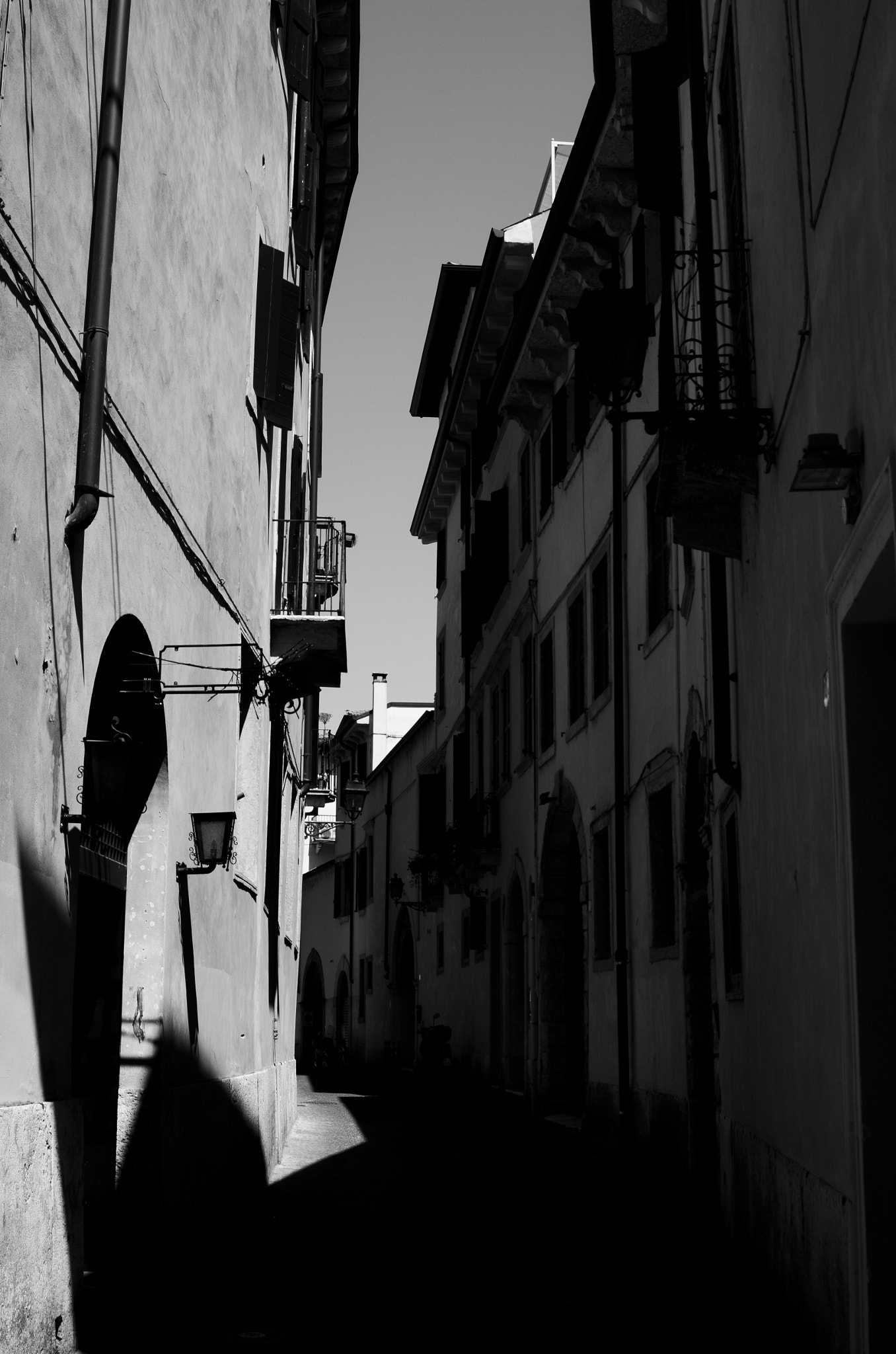 AF Zoom-Nikkor 28-80mm f/3.3-5.6G sample photo. Verona photography