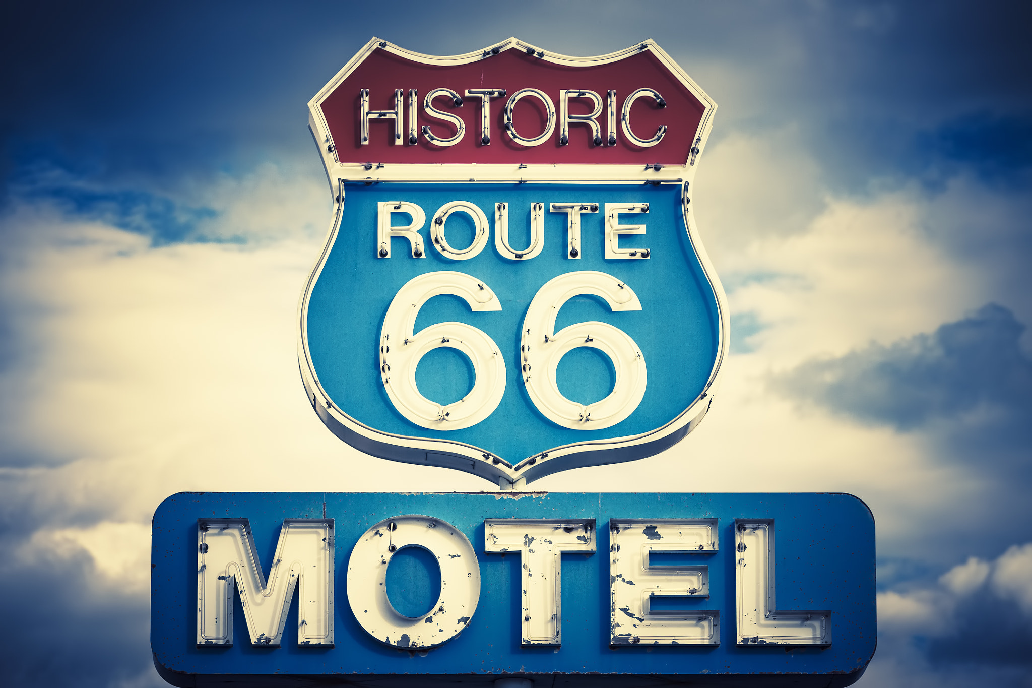 Canon EOS-1Ds Mark III sample photo. Motel spirit in historic 66 road photography