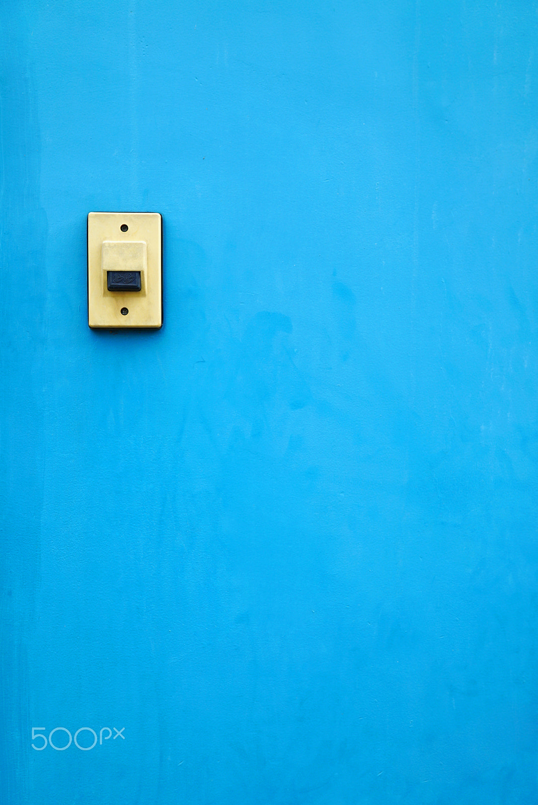 Sony a7S + Sony Distagon T* FE 35mm F1.4 ZA sample photo. Ring bell on blue wall - minimalism style photography
