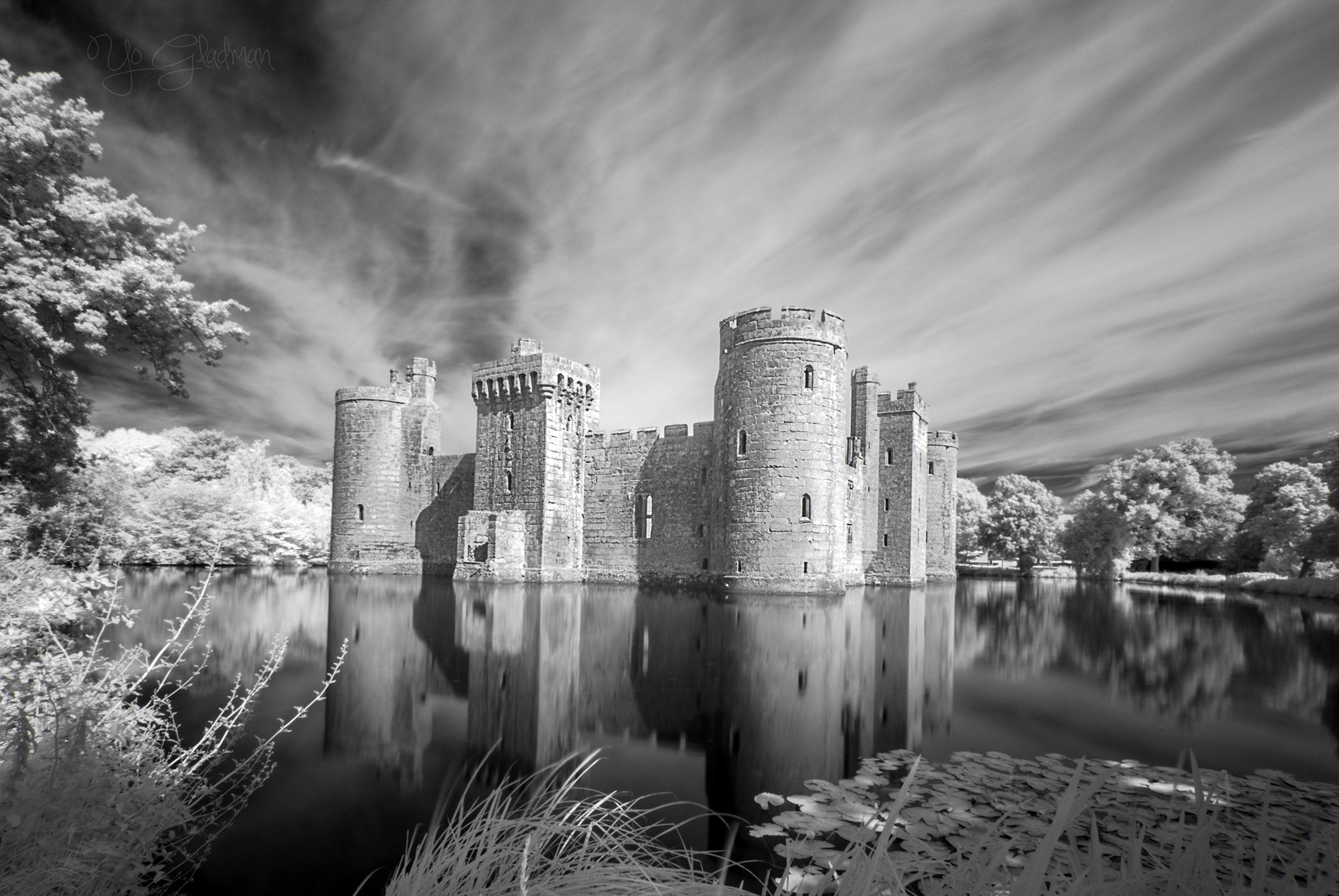 Sigma 10-20mm F4-5.6 EX DC HSM sample photo. Bodiam castle - infrared photography