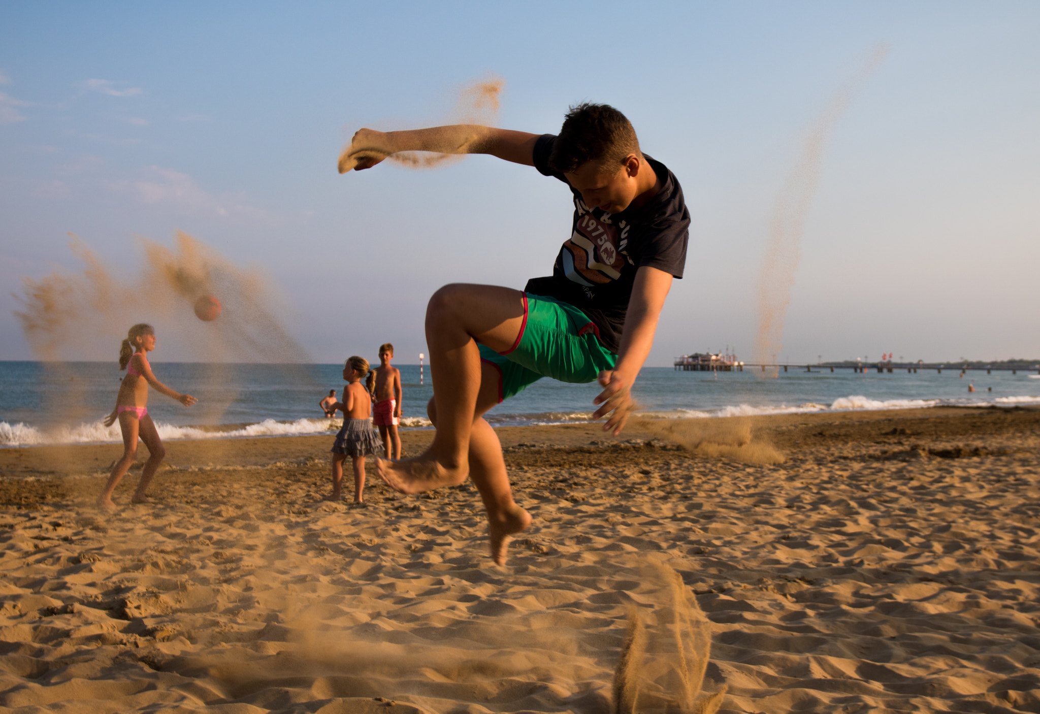 Canon EOS 750D (EOS Rebel T6i / EOS Kiss X8i) + Canon EF 17-40mm F4L USM sample photo. Epic beach stunt photography