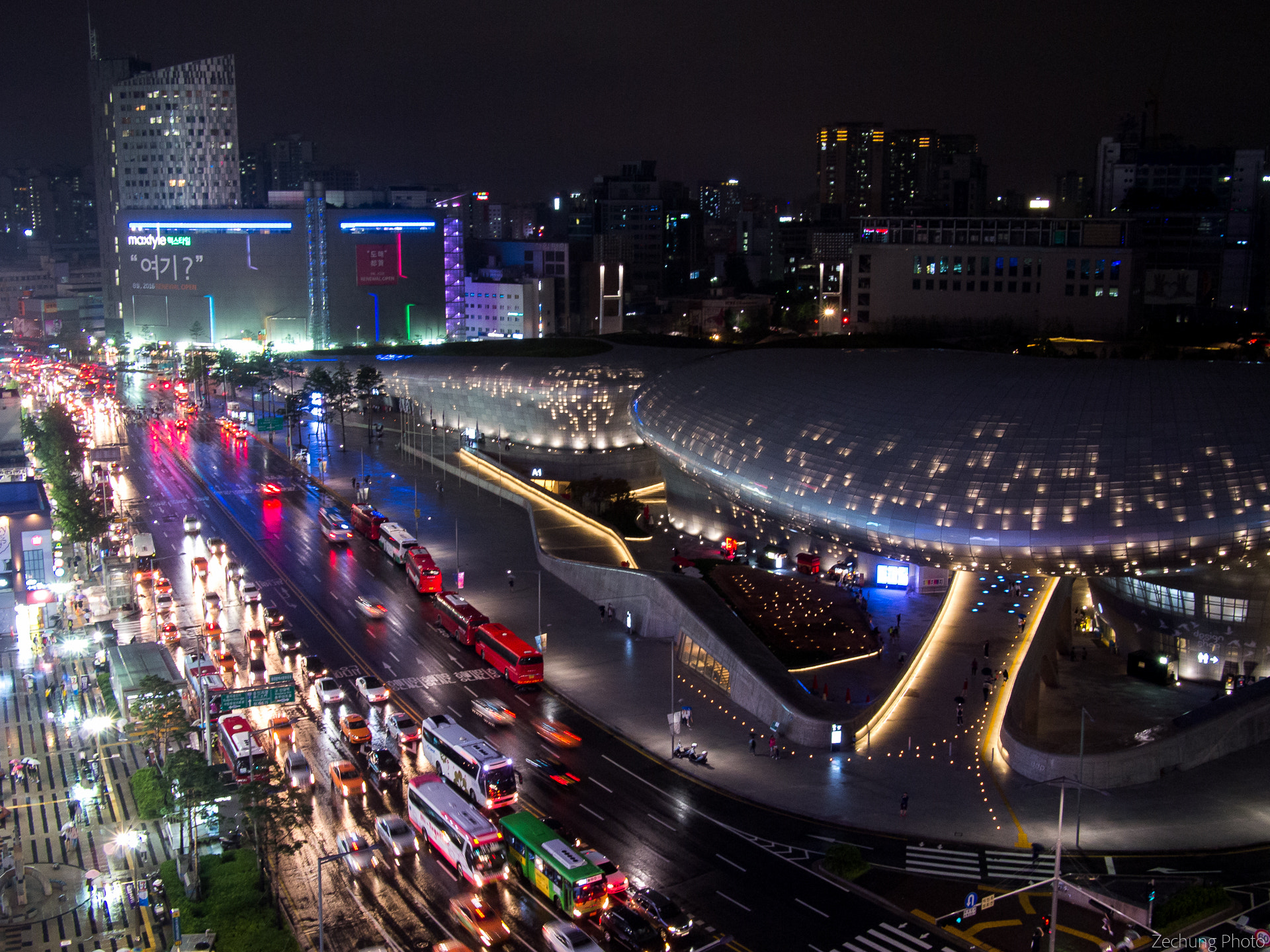 Olympus PEN E-PL2 + Panasonic Lumix G 20mm F1.7 ASPH sample photo. Dongdaemun design plaza@seoul photography