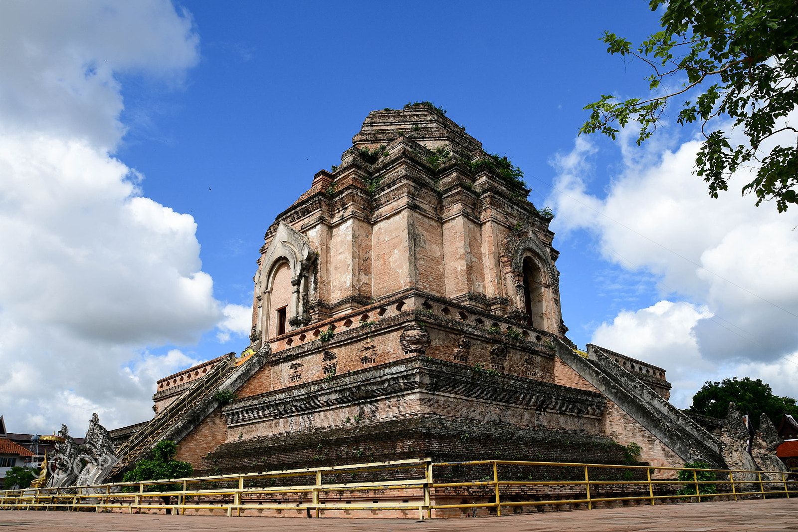 Nikon D500 sample photo. Wat chedi luang photography