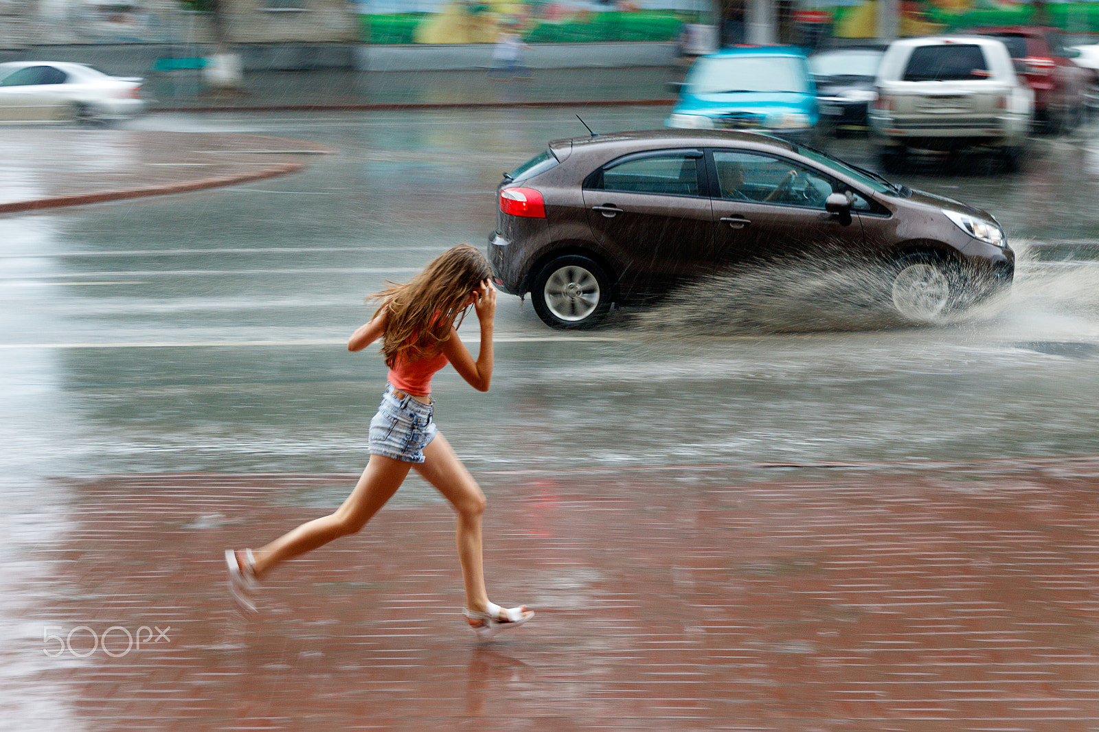 Canon EOS 750D (EOS Rebel T6i / EOS Kiss X8i) sample photo. Running in the rain photography