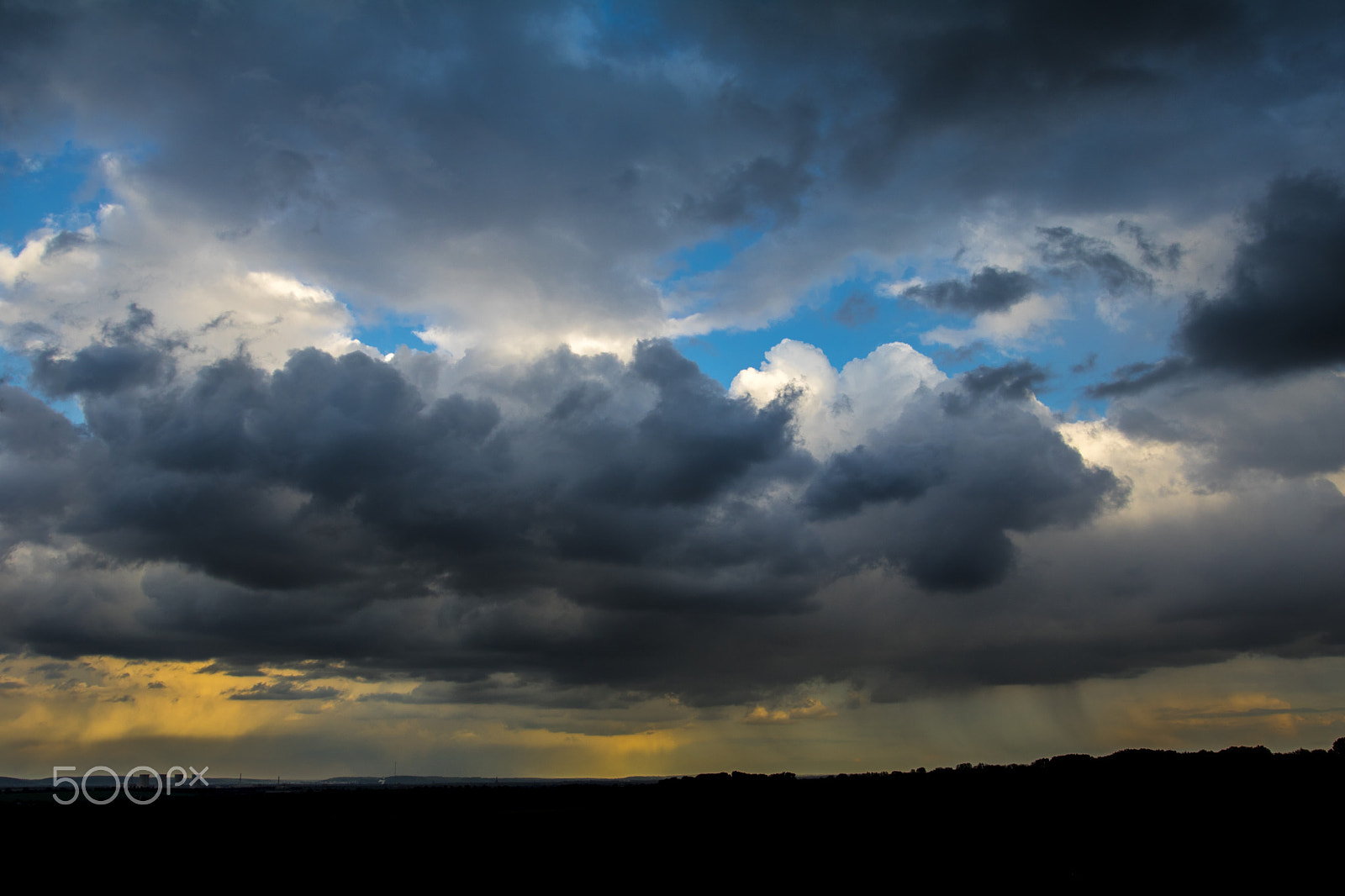 Canon EOS 760D (EOS Rebel T6s / EOS 8000D) + Canon EF 17-40mm F4L USM sample photo. Storm is coming photography