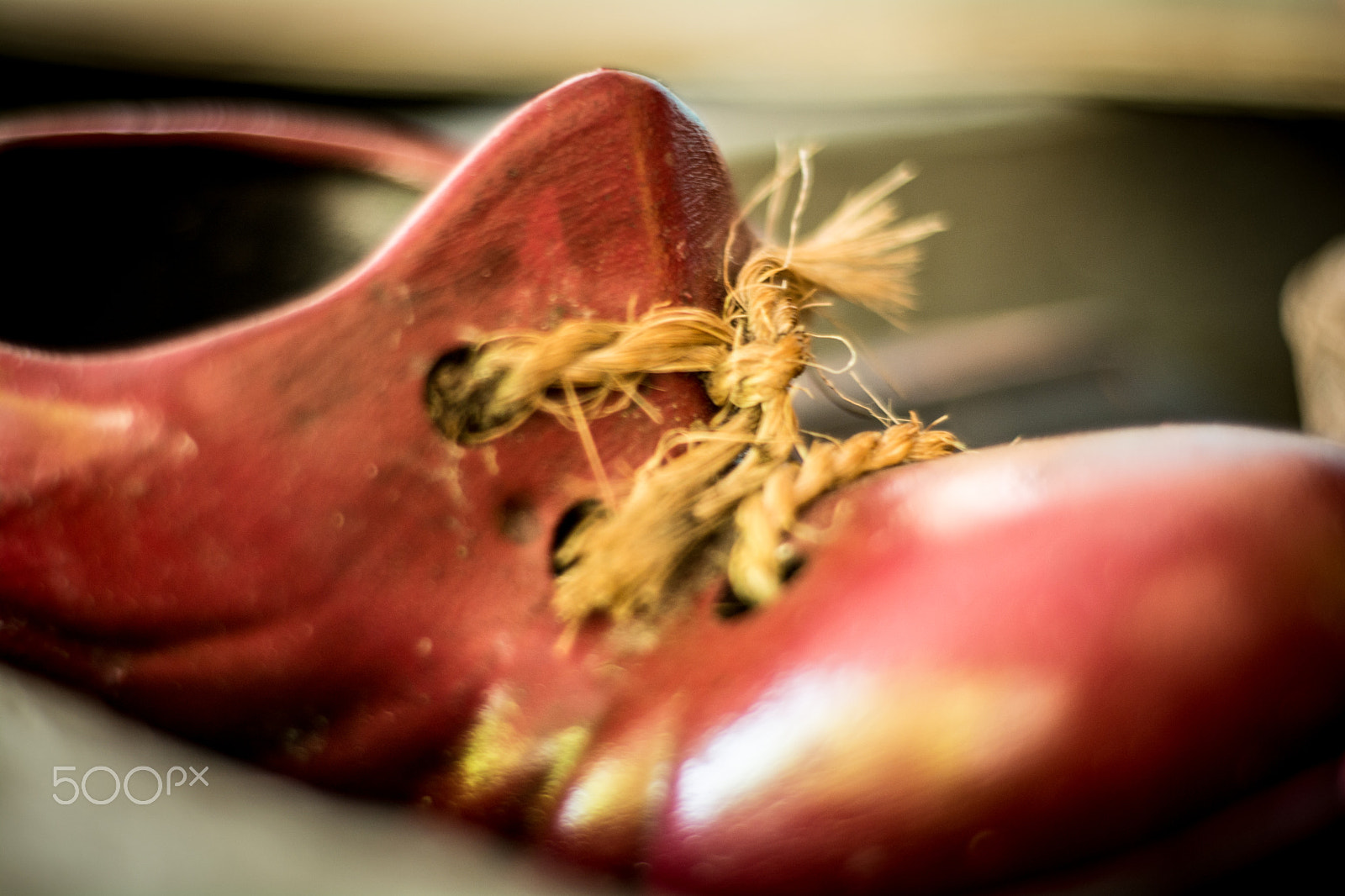 Nikon D7100 + AF Nikkor 50mm f/1.8 sample photo. Forgotten shoe photography