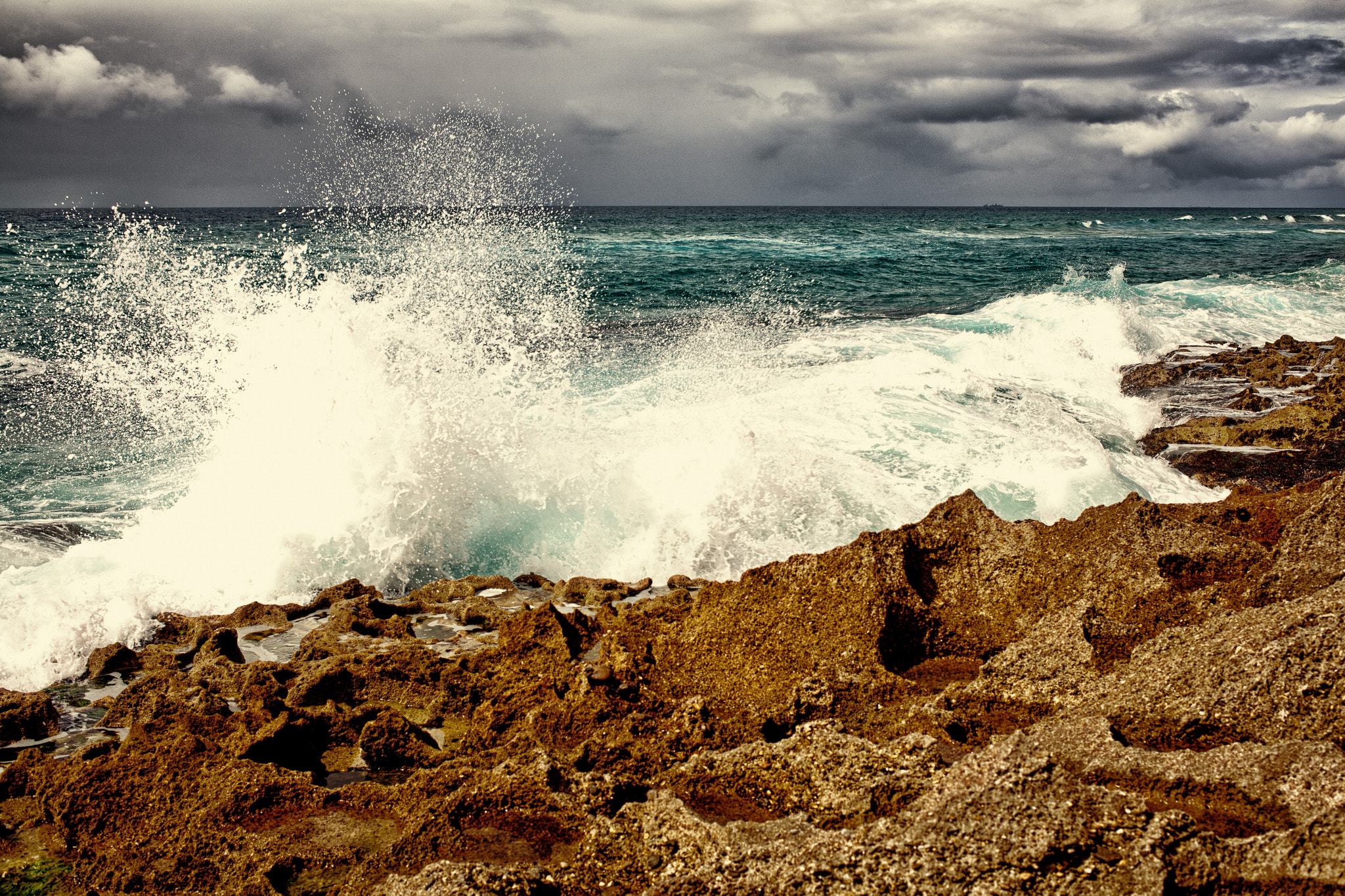 Canon EOS 5D + Canon EF 40mm F2.8 STM sample photo. The ocean photography