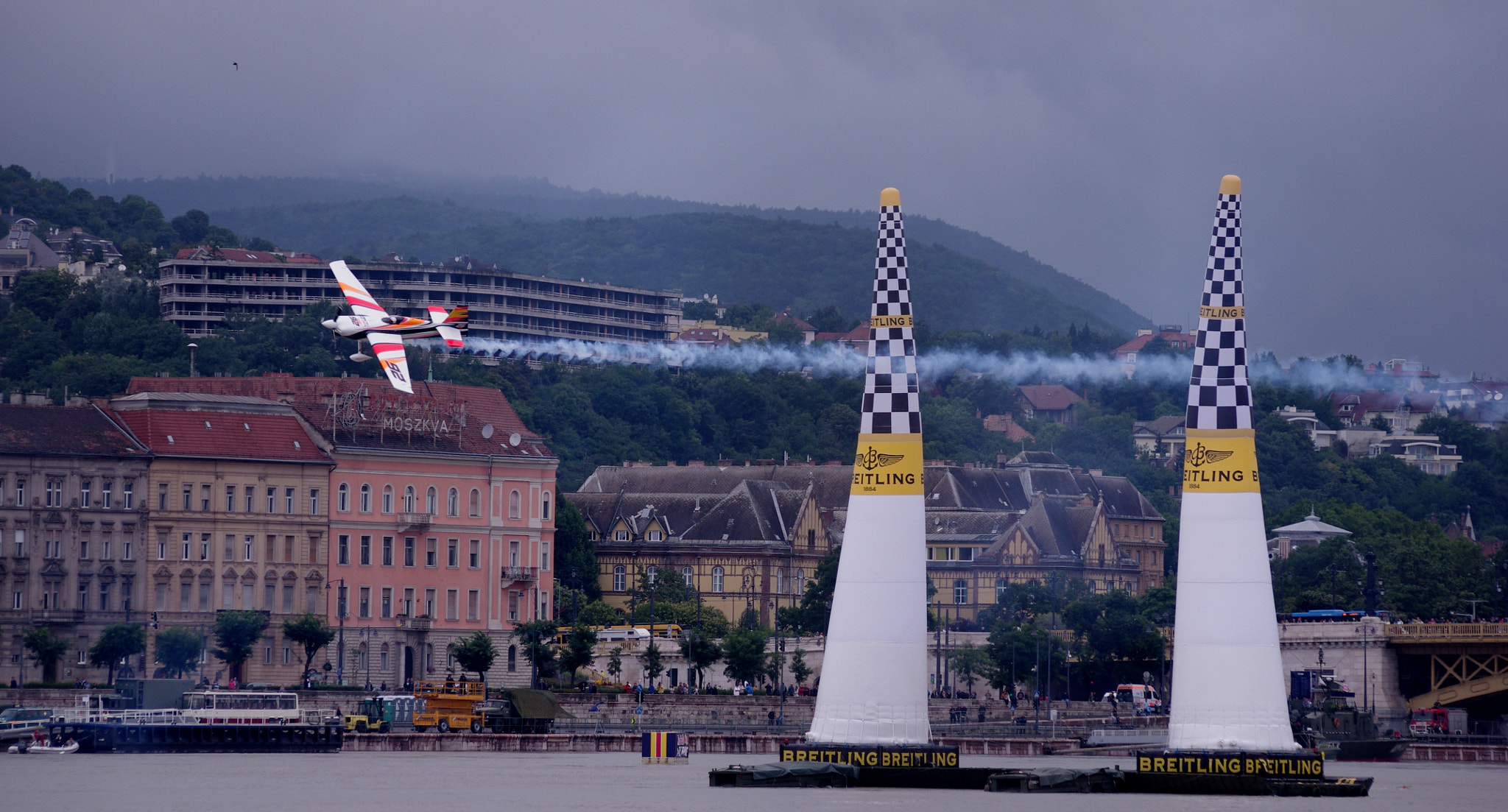 Pentax K-r + Sigma sample photo. Air race photography