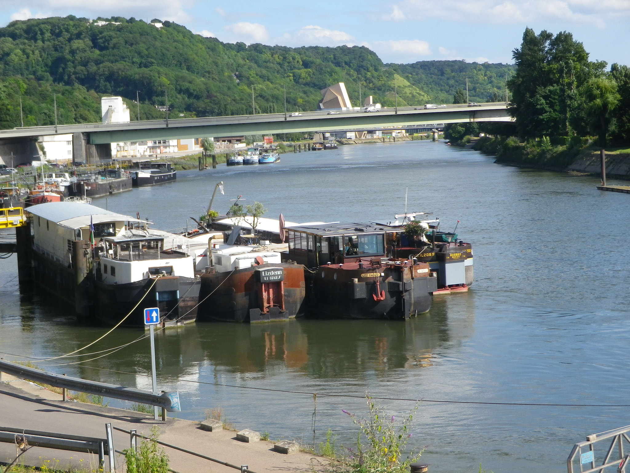 Pentax Optio RZ18 sample photo. Habitat sur l'eau photography