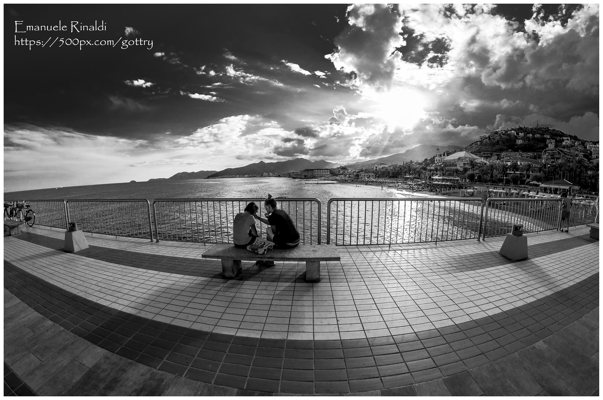 Nikon D90 + Samyang 8mm F3.5 Aspherical IF MC Fisheye sample photo. Light photography