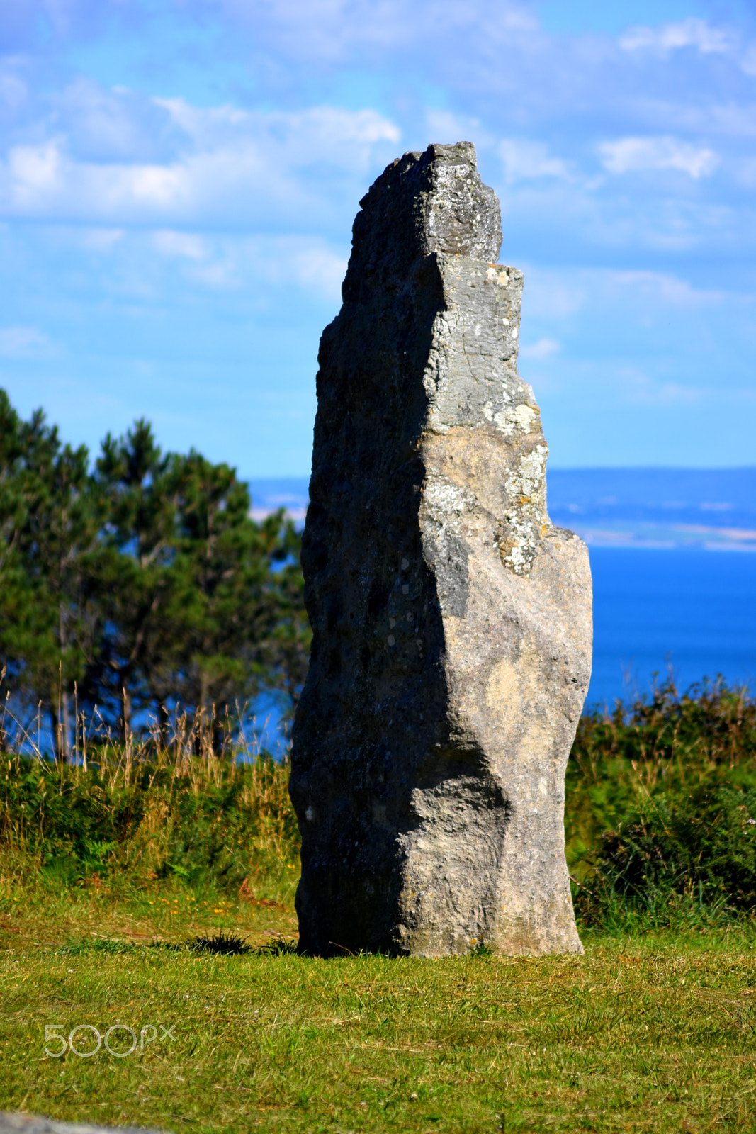 Sigma 70-300mm F4-5.6 APO DG Macro sample photo. A stone stand up photography