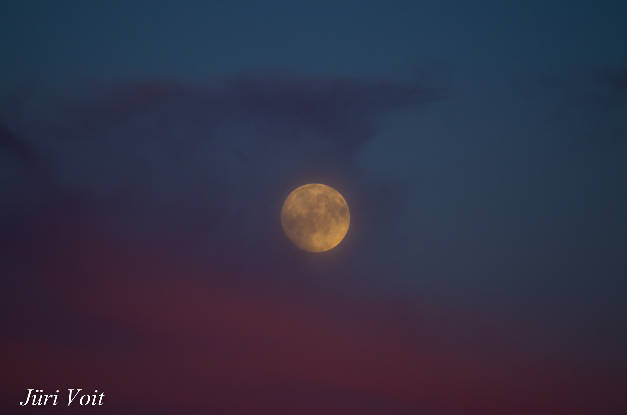Tamron AF 70-300mm F4-5.6 Di LD Macro sample photo. Full moon photography
