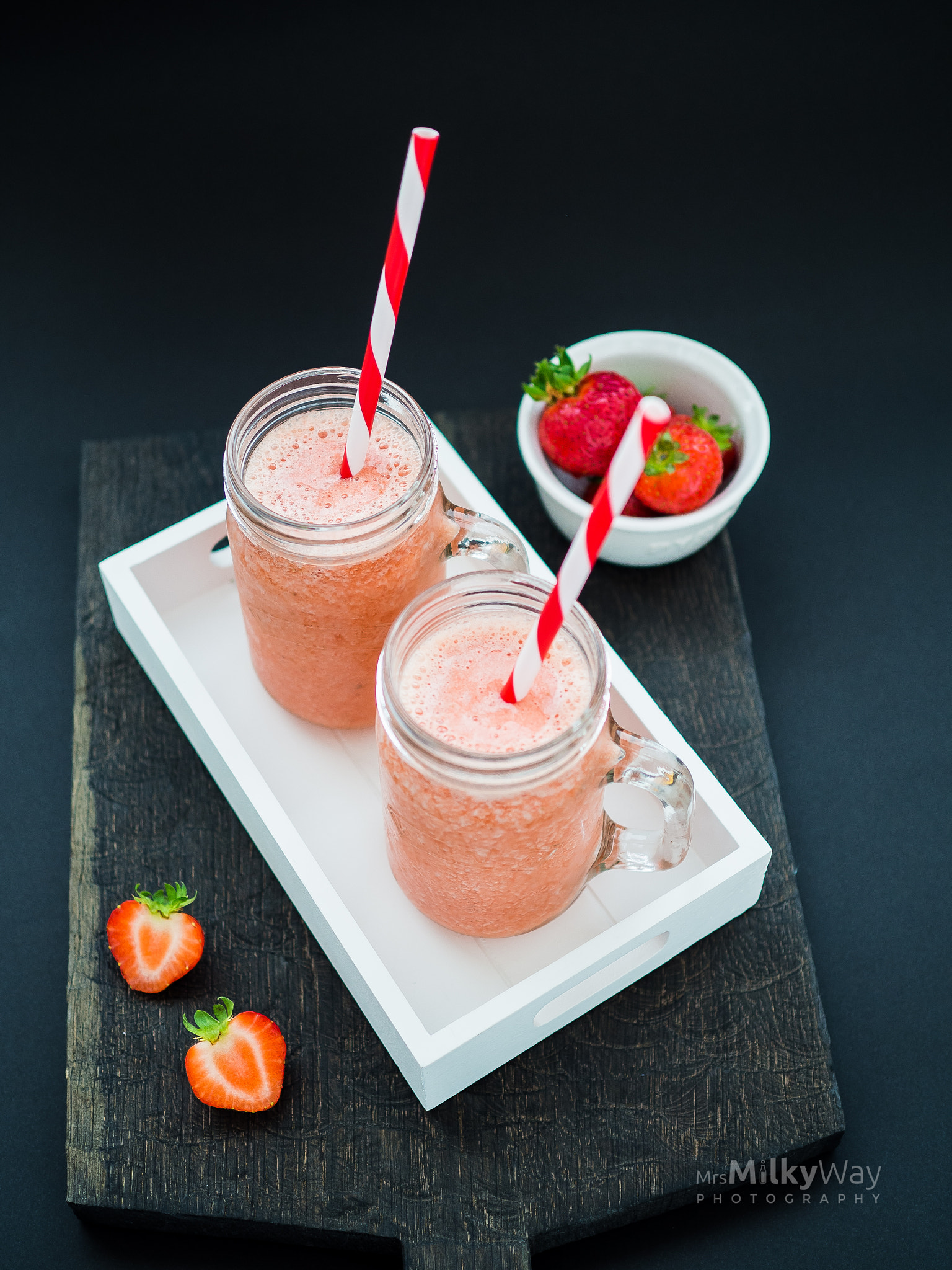 Olympus OM-D E-M10 II + Olympus M.Zuiko Digital 25mm F1.8 sample photo. Strawberry ice summer smoothie with fresh fruits photography