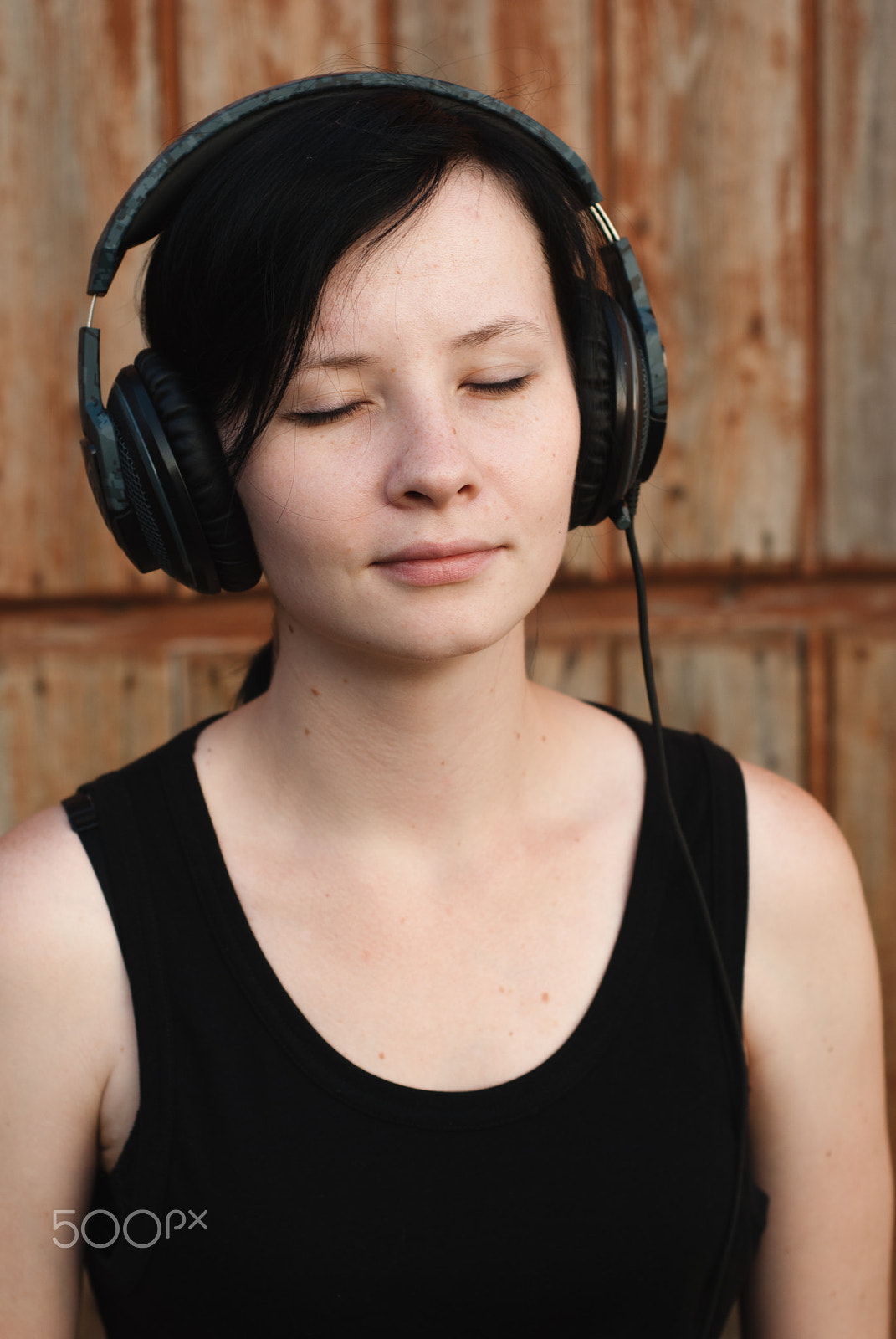 Nikon D80 + AF Nikkor 50mm f/1.8 N sample photo. Woman with headphones listening to music, photography