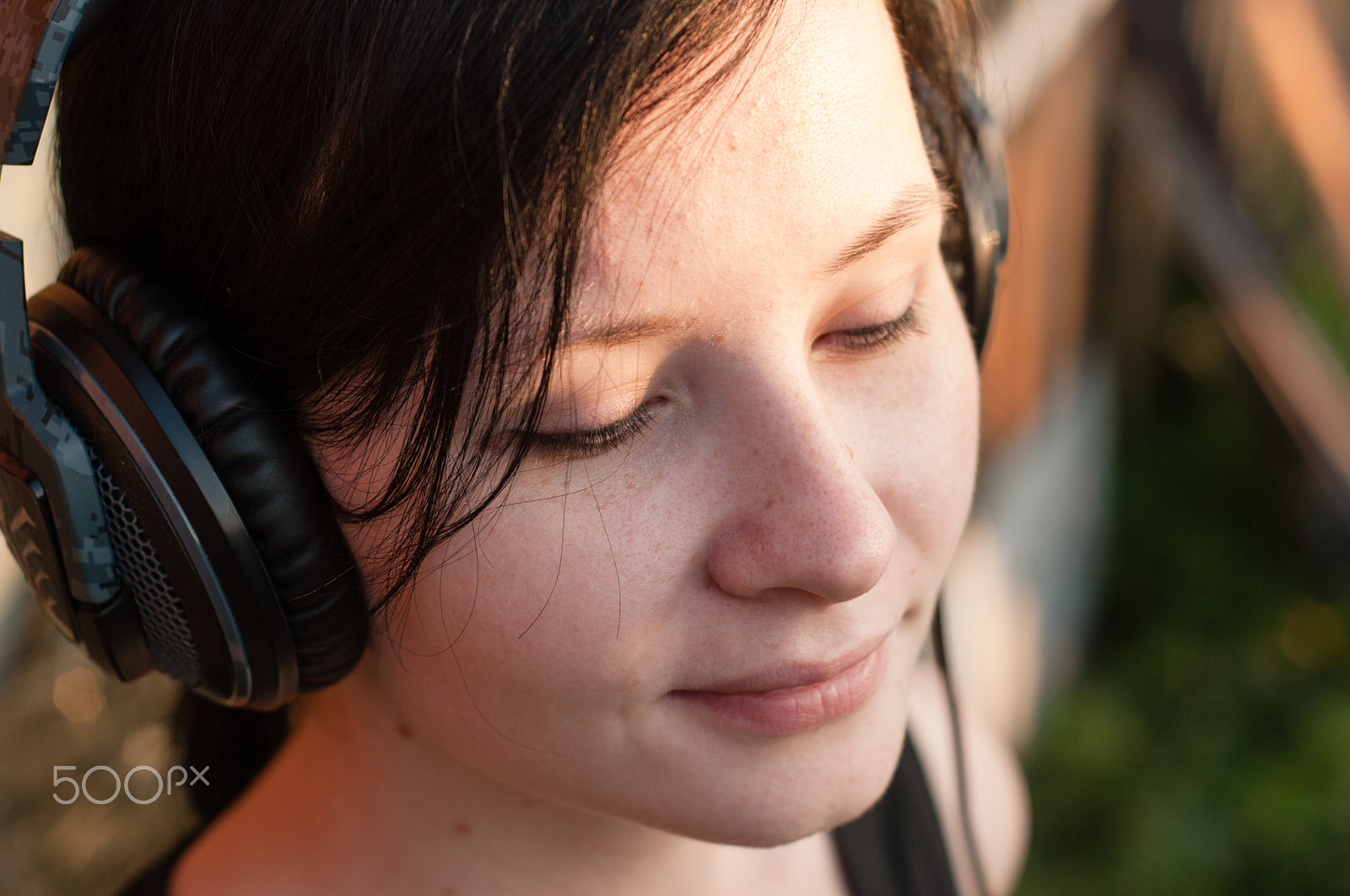 Nikon D80 + AF Nikkor 50mm f/1.8 N sample photo. Woman with headphones listening to music, photography