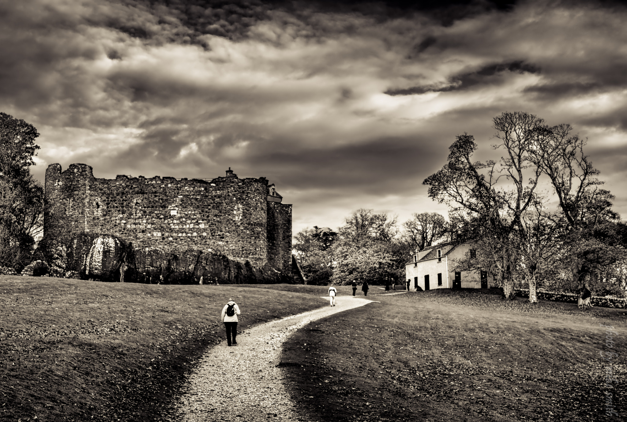 Sony a7R + Sony Distagon T* FE 35mm F1.4 ZA sample photo. Dunstaffnage castle photography