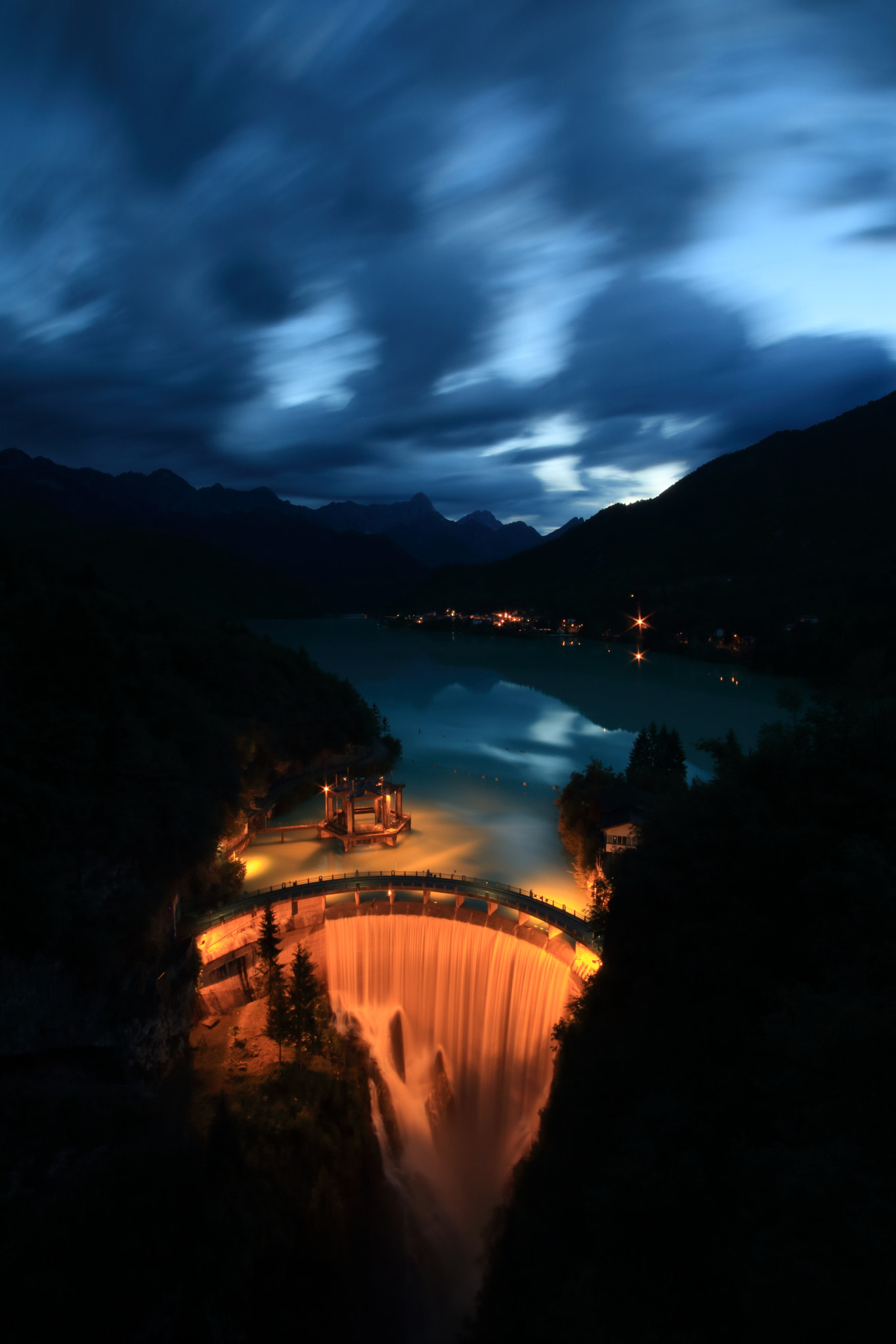 Canon EOS 760D (EOS Rebel T6s / EOS 8000D) + Sigma 10-20mm F4-5.6 EX DC HSM sample photo. Barcis dam by night photography