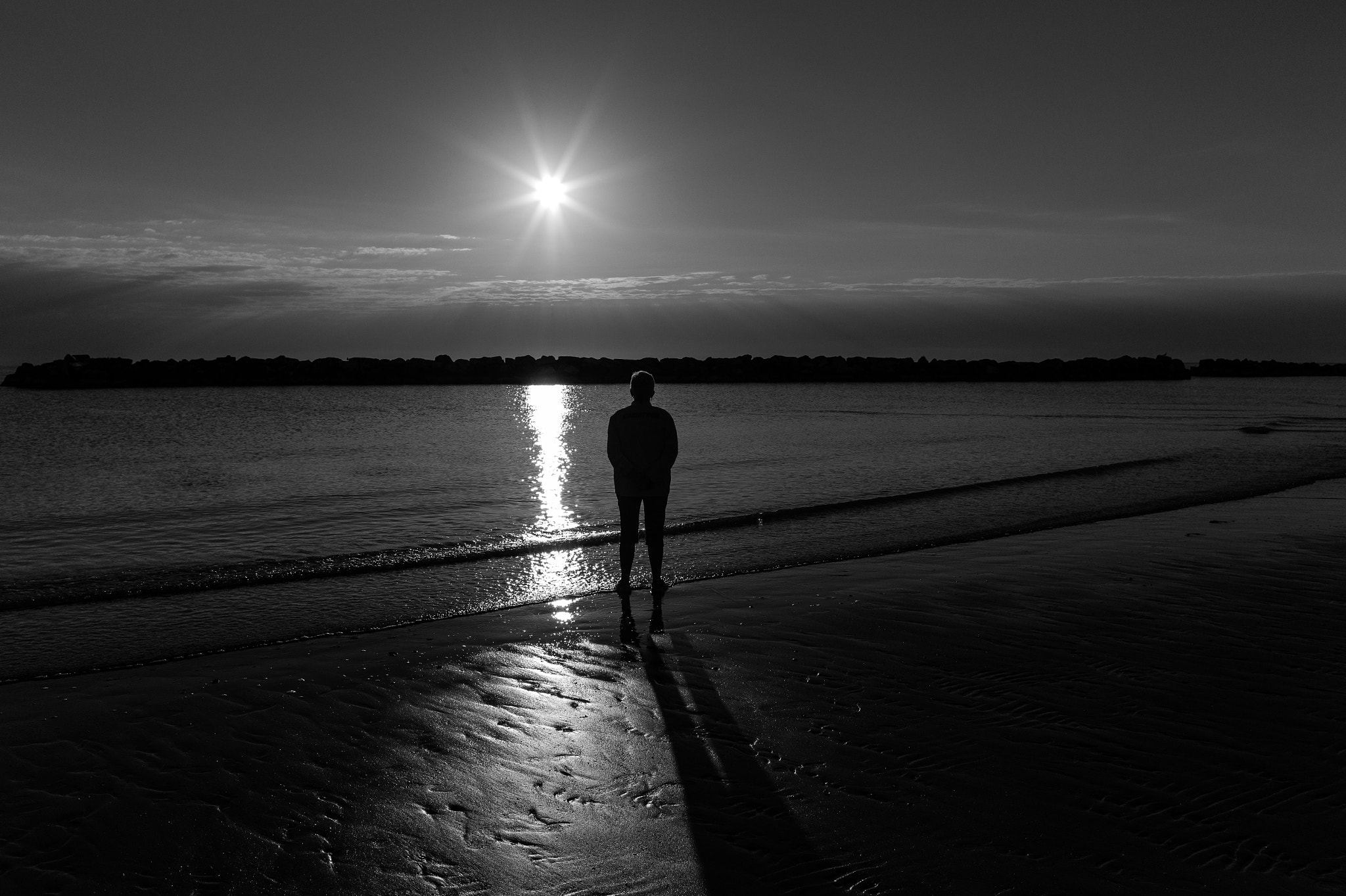 Leica M9 + Elmarit-M 28mm f/2.8 (IV) sample photo. Beach street photography