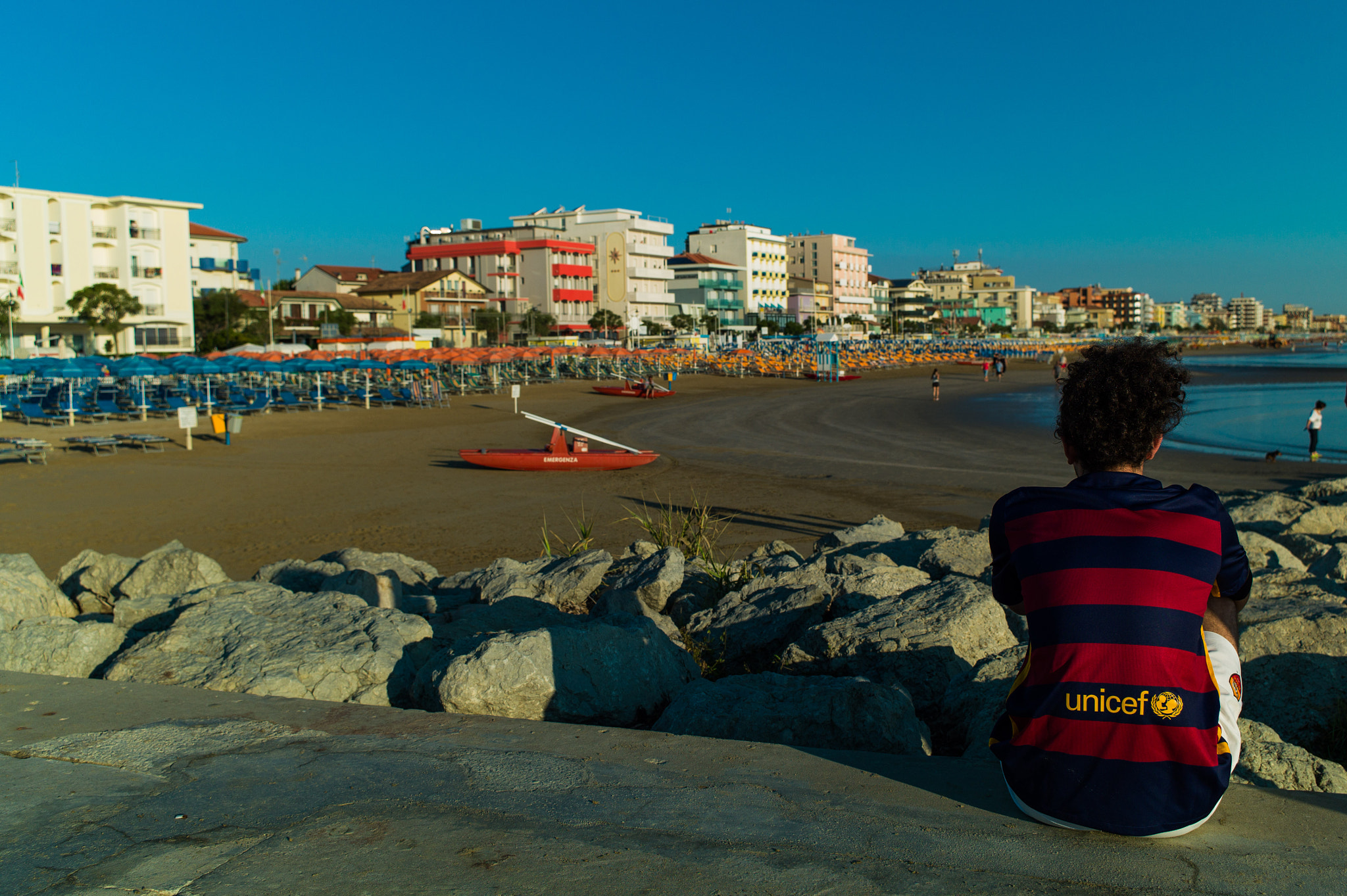 Elmarit-M 28mm f/2.8 (IV) sample photo. Beach street photography