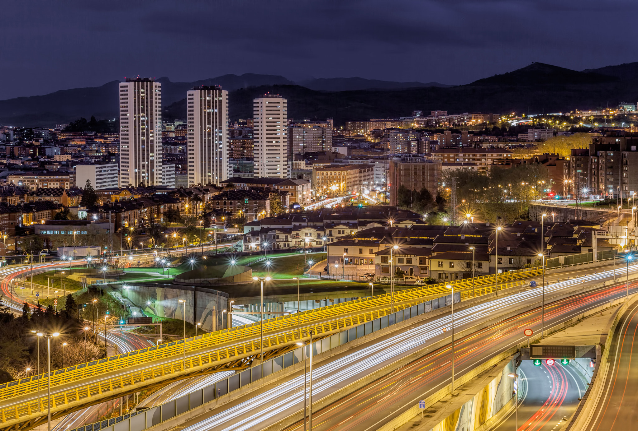 Canon EF 75-300mm f/4-5.6 USM sample photo. Torres de rekalde (bilbao) photography