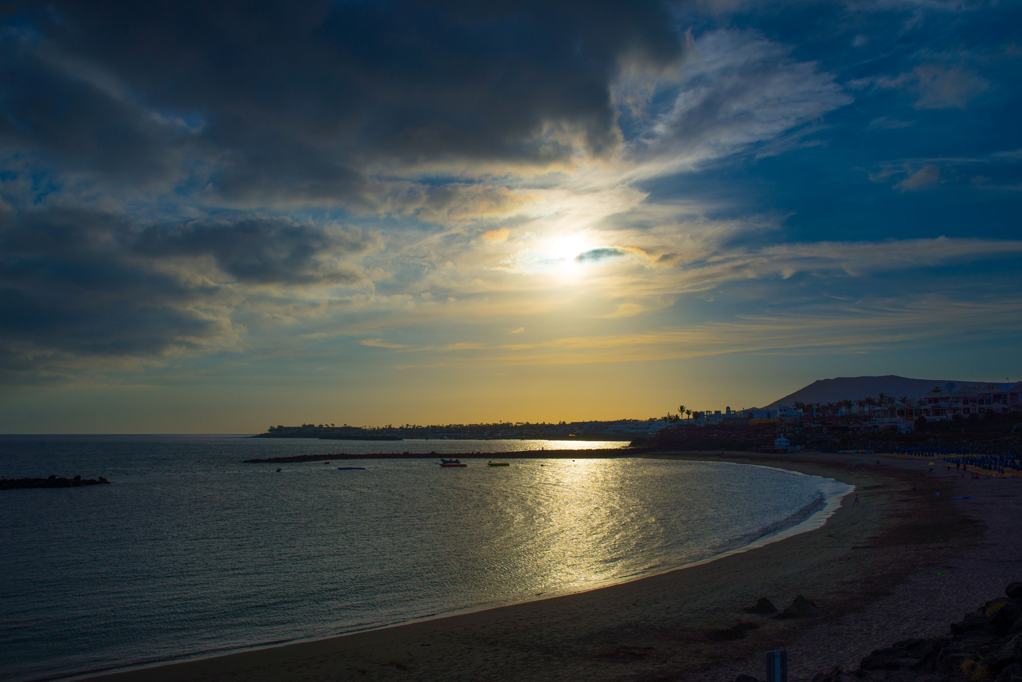 AF Zoom-Nikkor 28-105mm f/3.5-4.5D IF sample photo. Playa blanca sunset photography