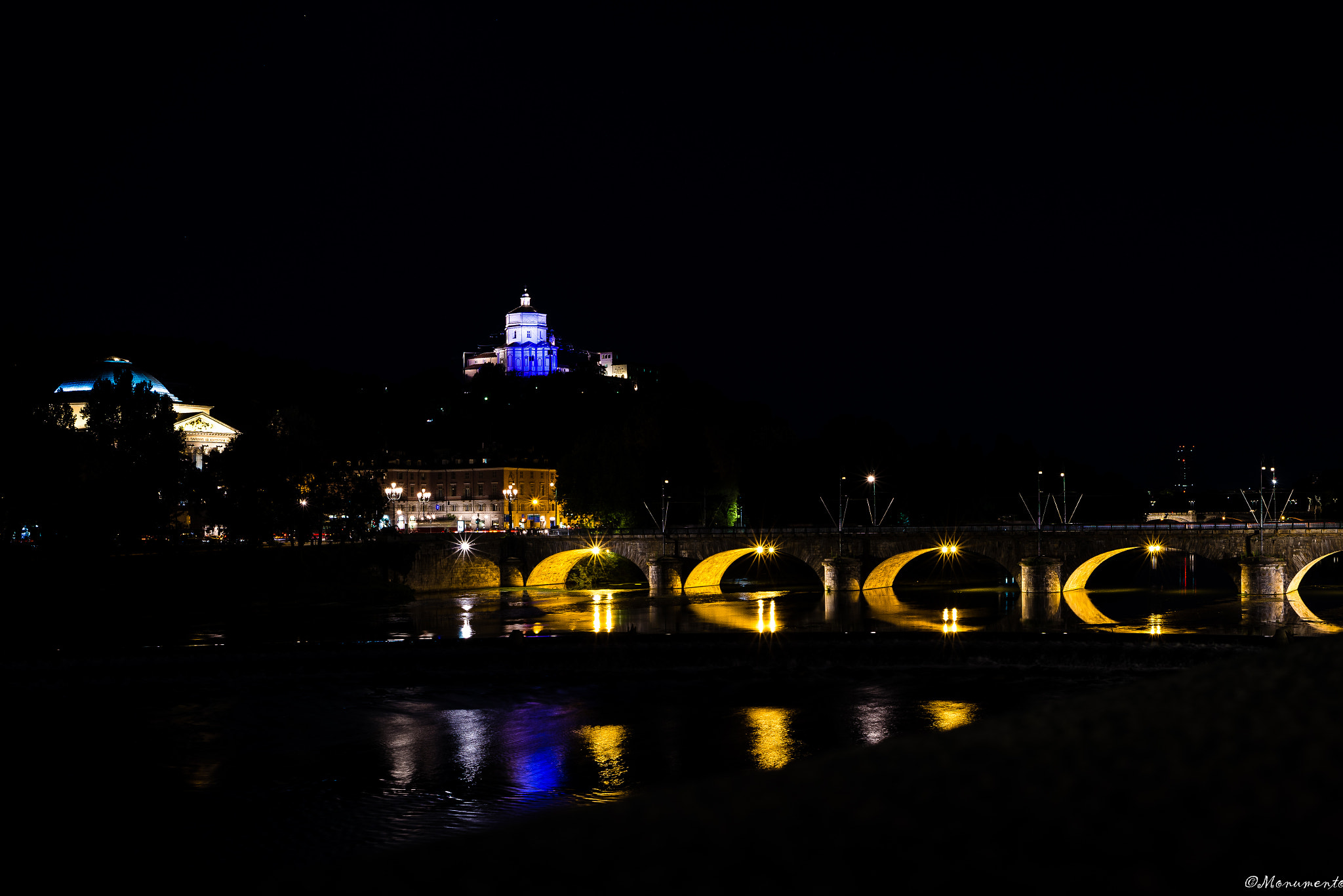 AF Zoom-Nikkor 35-80mm f/4-5.6D N sample photo. Urban light photography