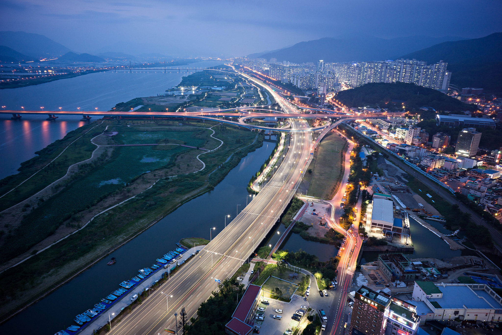 Sony Alpha NEX-7 + Sony E 16mm F2.8 sample photo. Bow photography