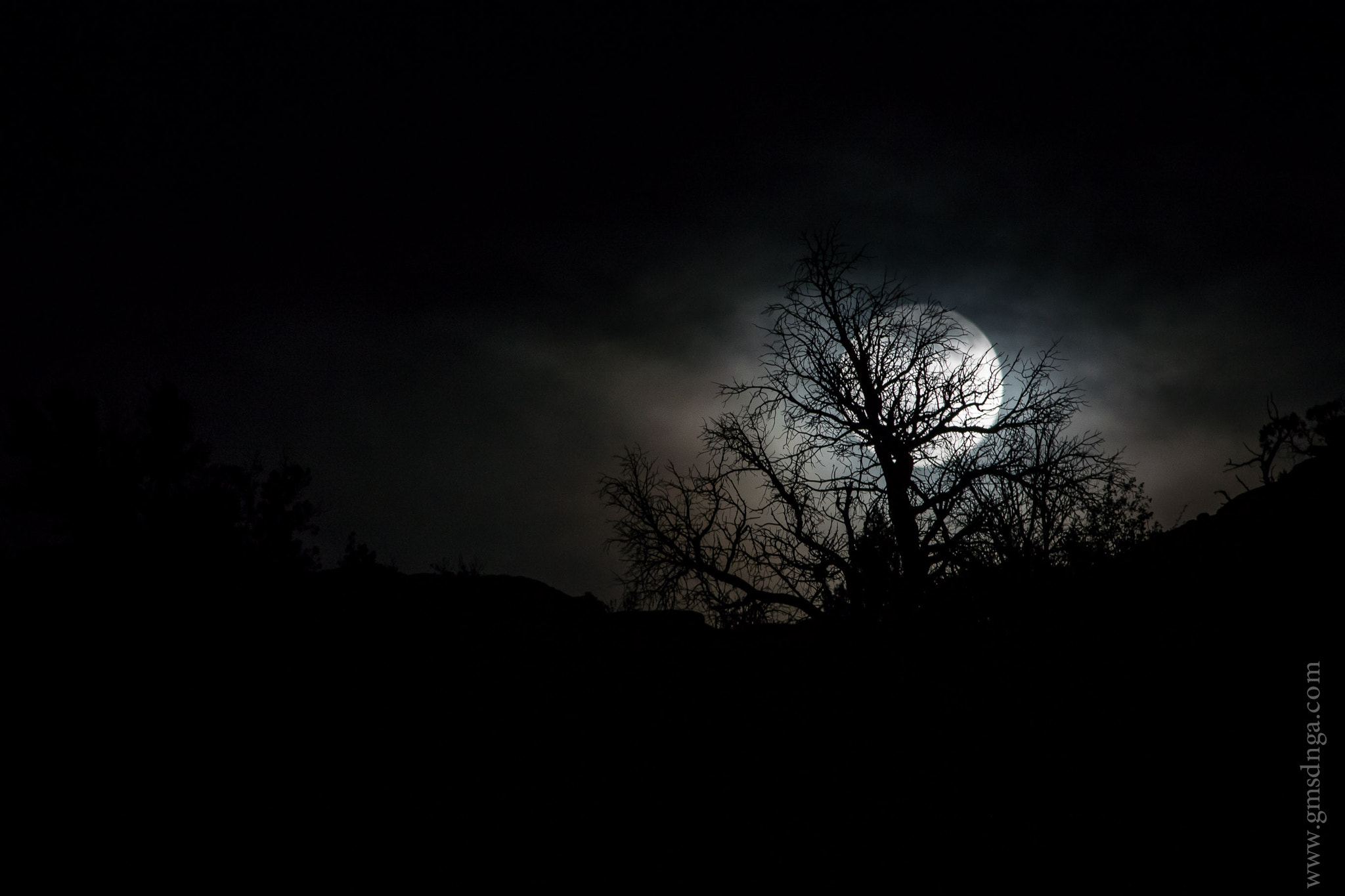 Nikon 1 J4 + VR 55-300mm f/4.5-5.6G sample photo. Moon over moab photography