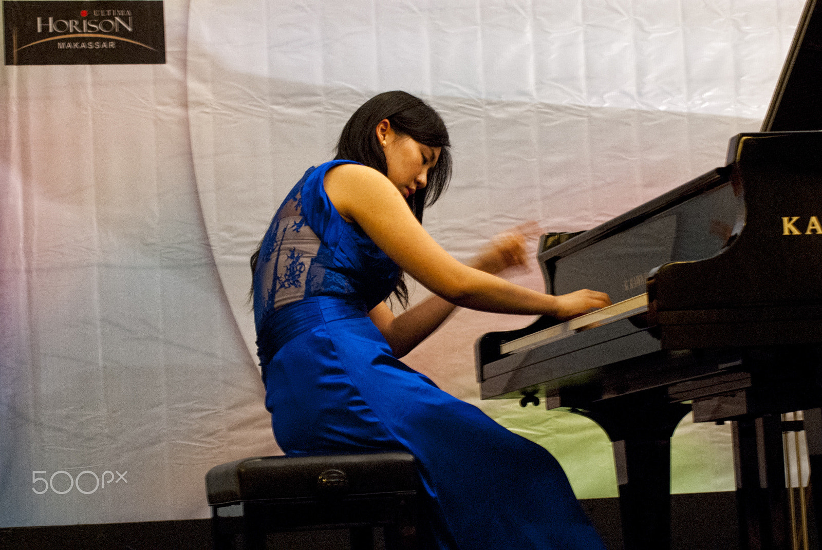 Sony Alpha DSLR-A200 sample photo. Pianist photography