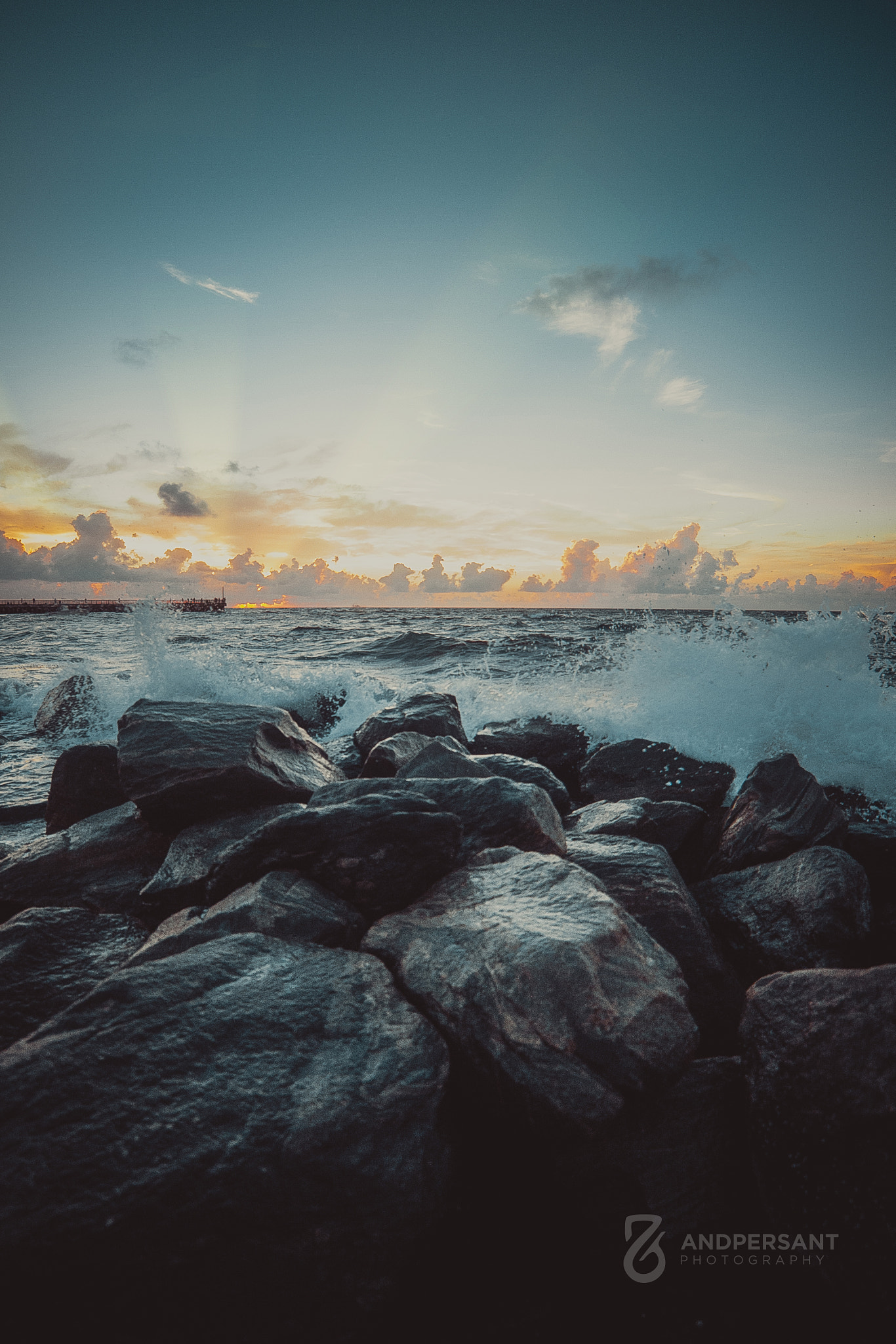 Rays & Rocks