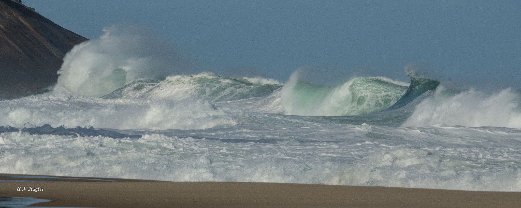 Sony 70-300mm F4.5-5.6 G SSM sample photo. Breaking big waves & spray photography