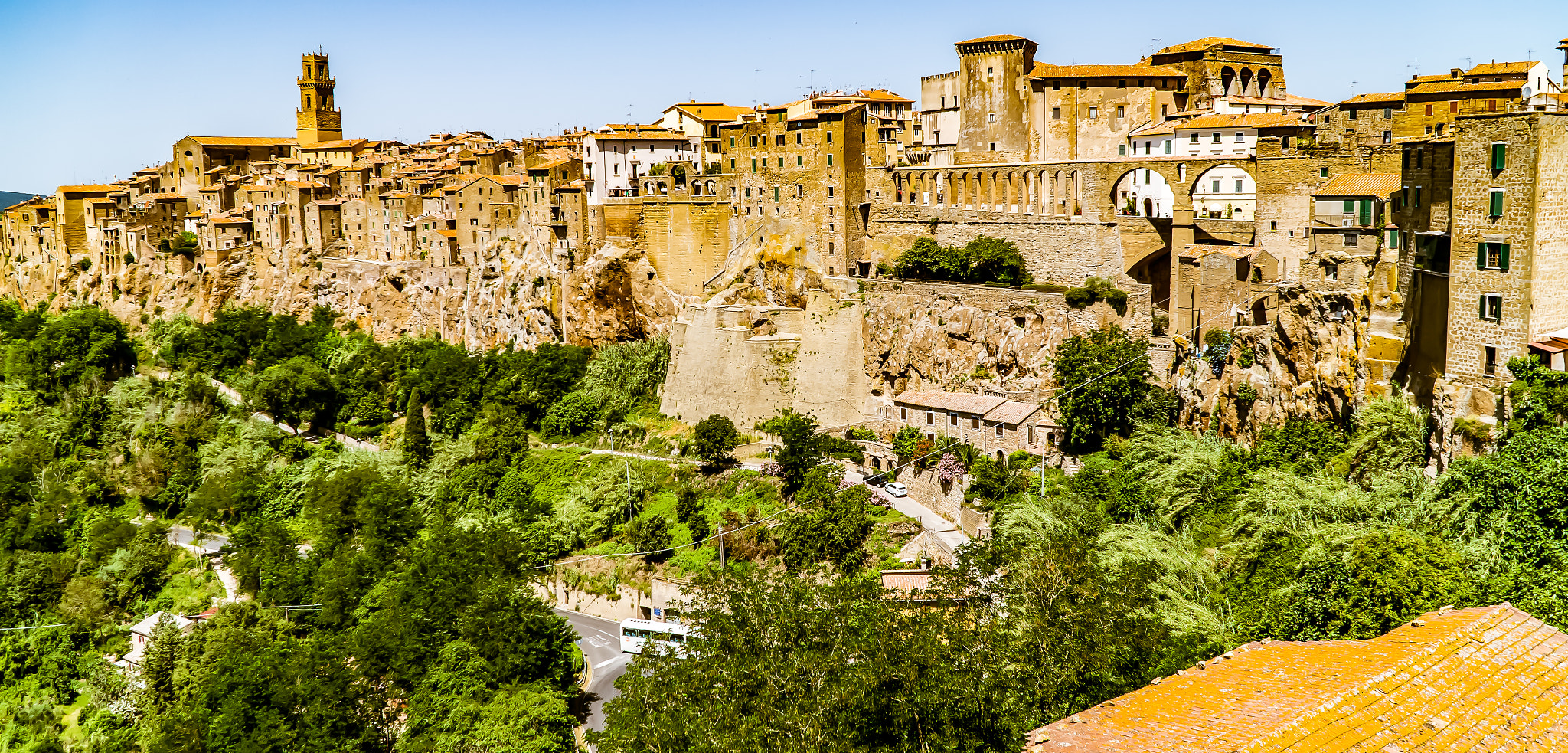 Sony Alpha a5000 (ILCE 5000) + Sony E PZ 18-105mm F4 G OSS sample photo. Pitigliano panorama 2 photography