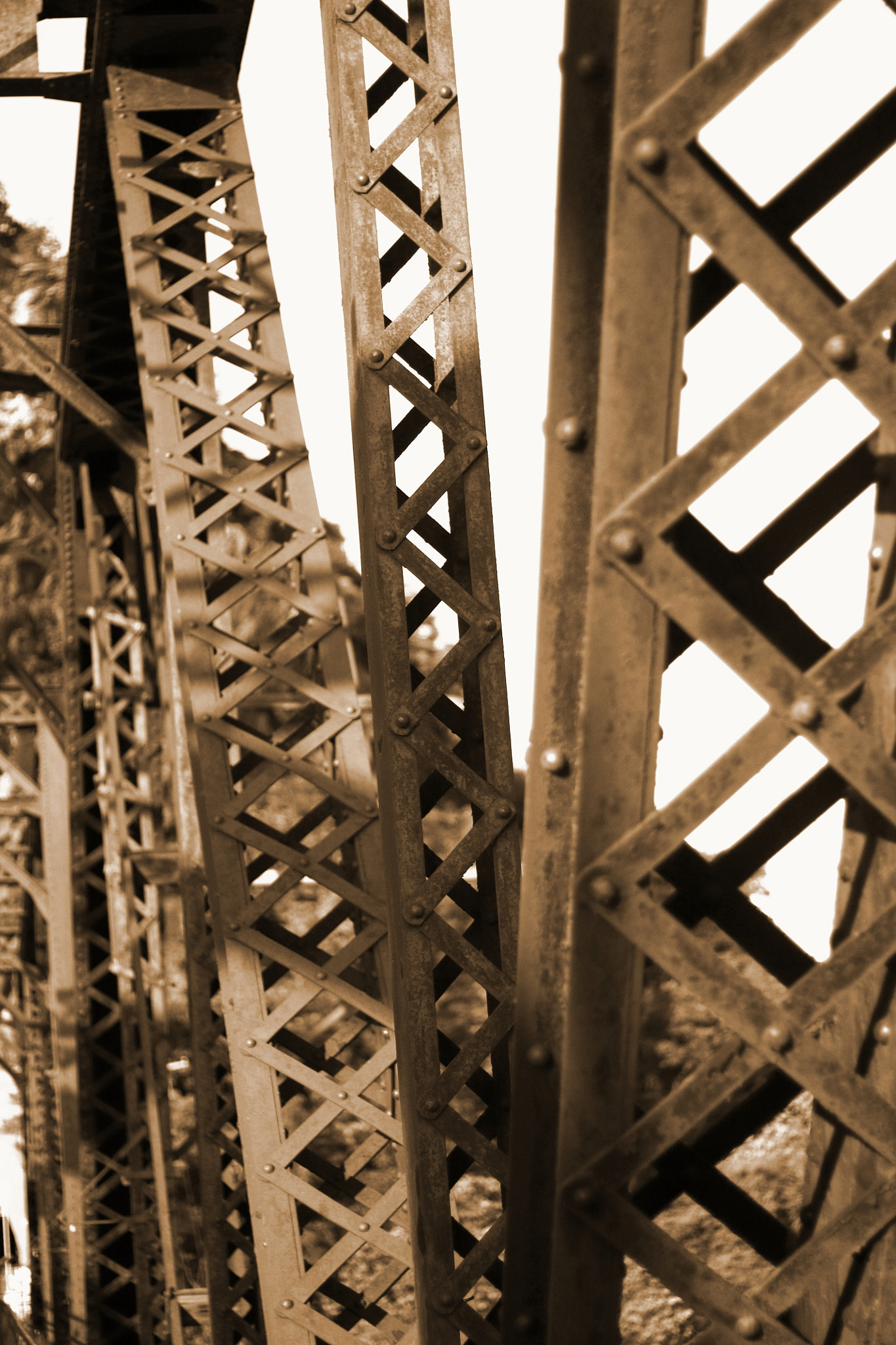 Canon EOS 450D (EOS Rebel XSi / EOS Kiss X2) sample photo. Girders photography