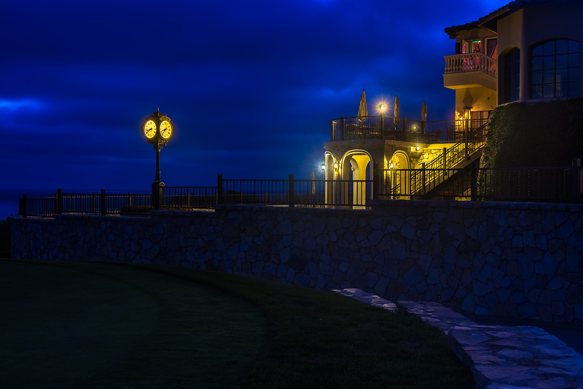 Canon EF-S 17-55mm F2.8 IS USM sample photo. Night time photography