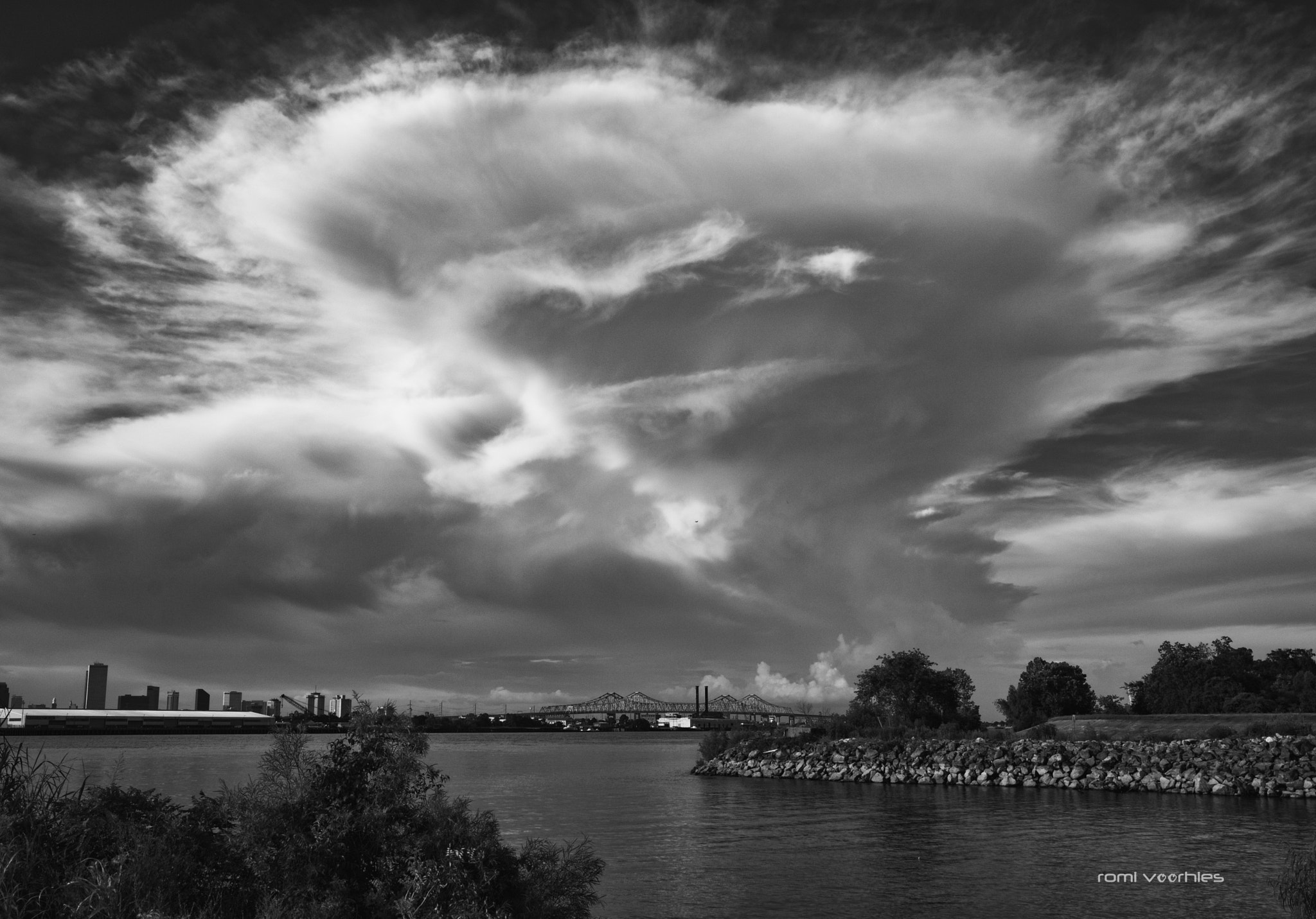 Canon EOS 750D (EOS Rebel T6i / EOS Kiss X8i) sample photo. Big easy sky photography